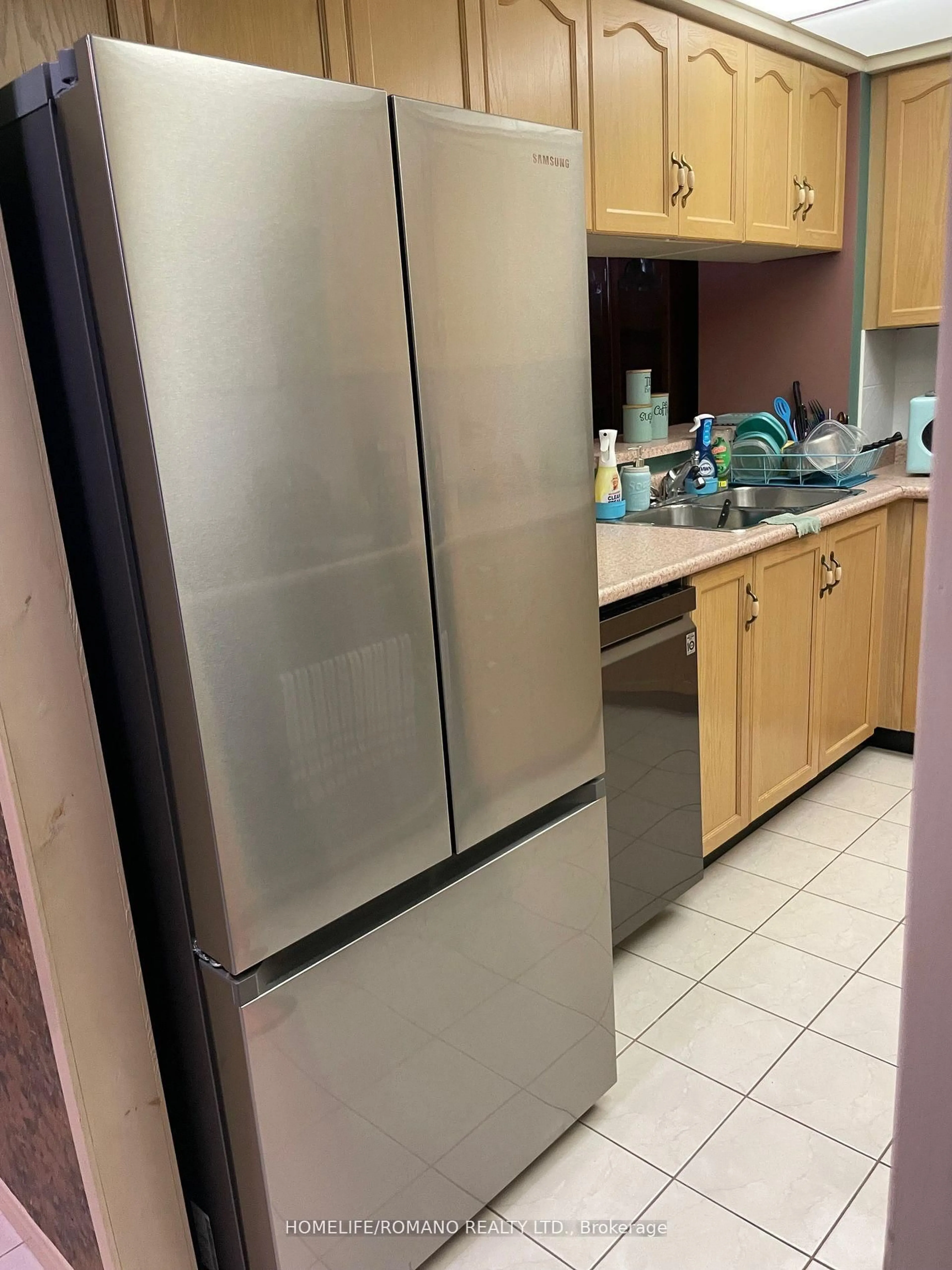 Standard kitchen, floor is not visible for 495 Highway 8 #506, Hamilton Ontario L8G 5E1