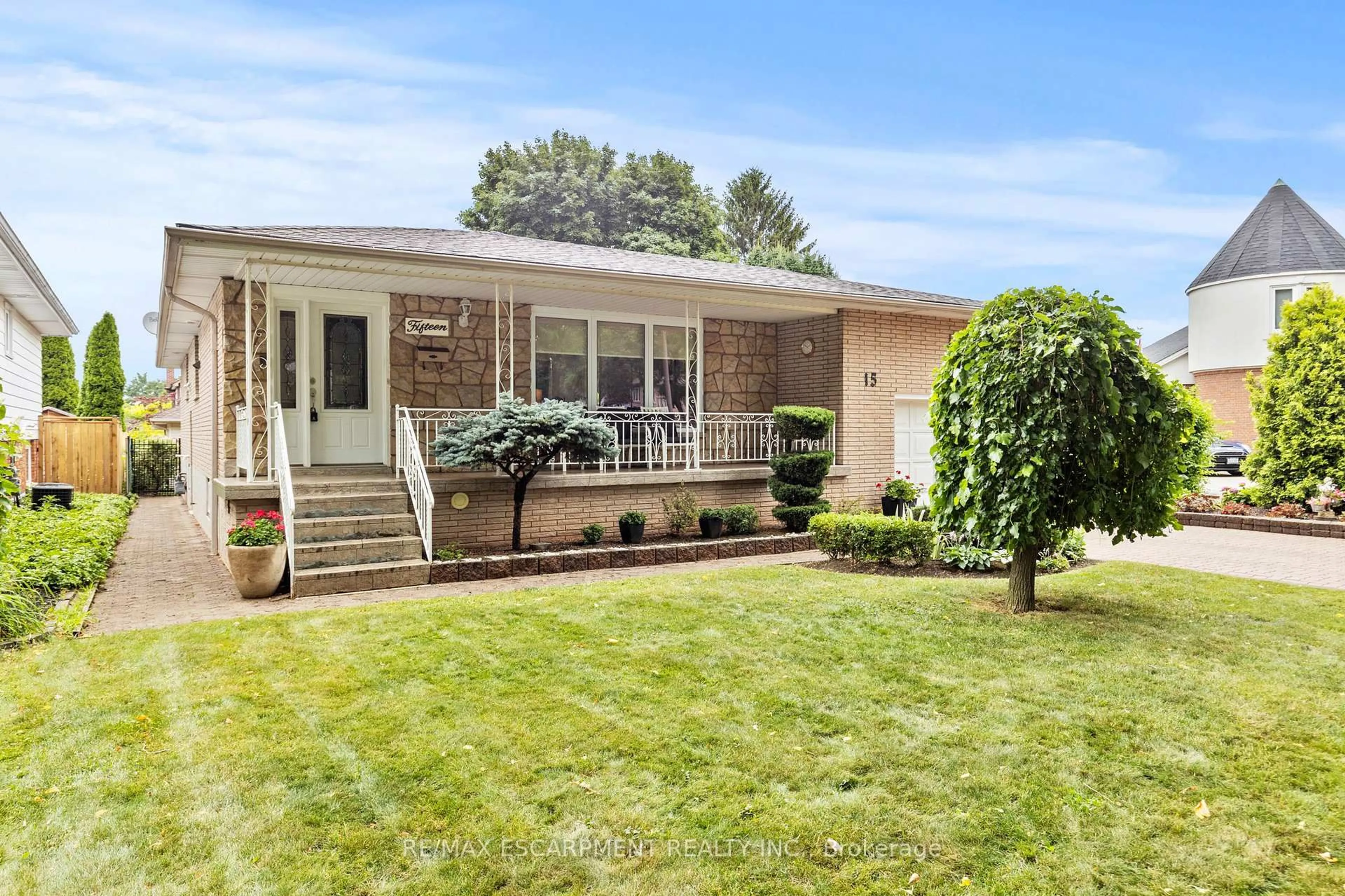 Home with vinyl exterior material, street for 15 Debora Dr, Grimsby Ontario L3M 4J1