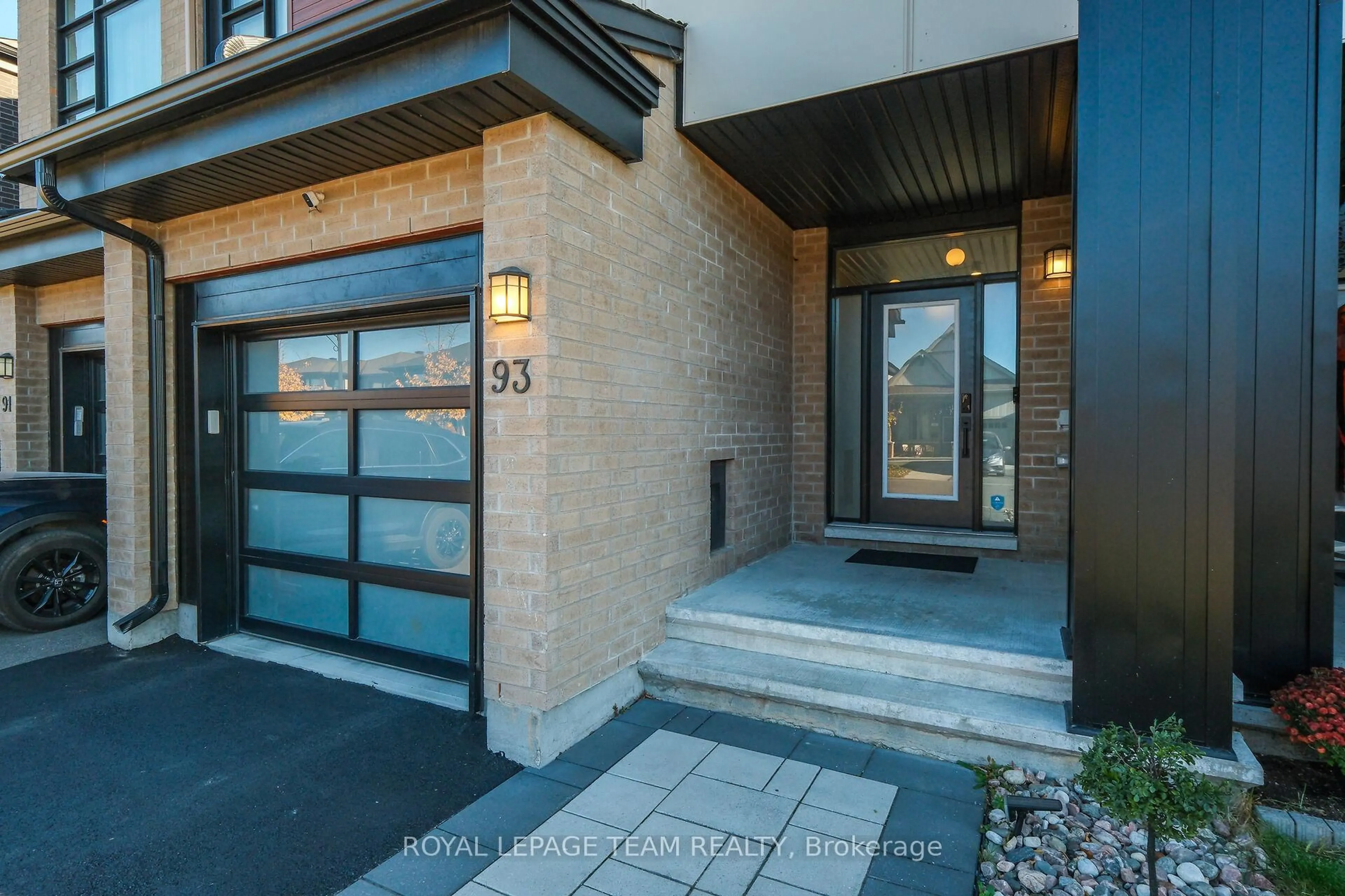 Unknown for 93 Warrior St, Ottawa Ontario K2V 0M2