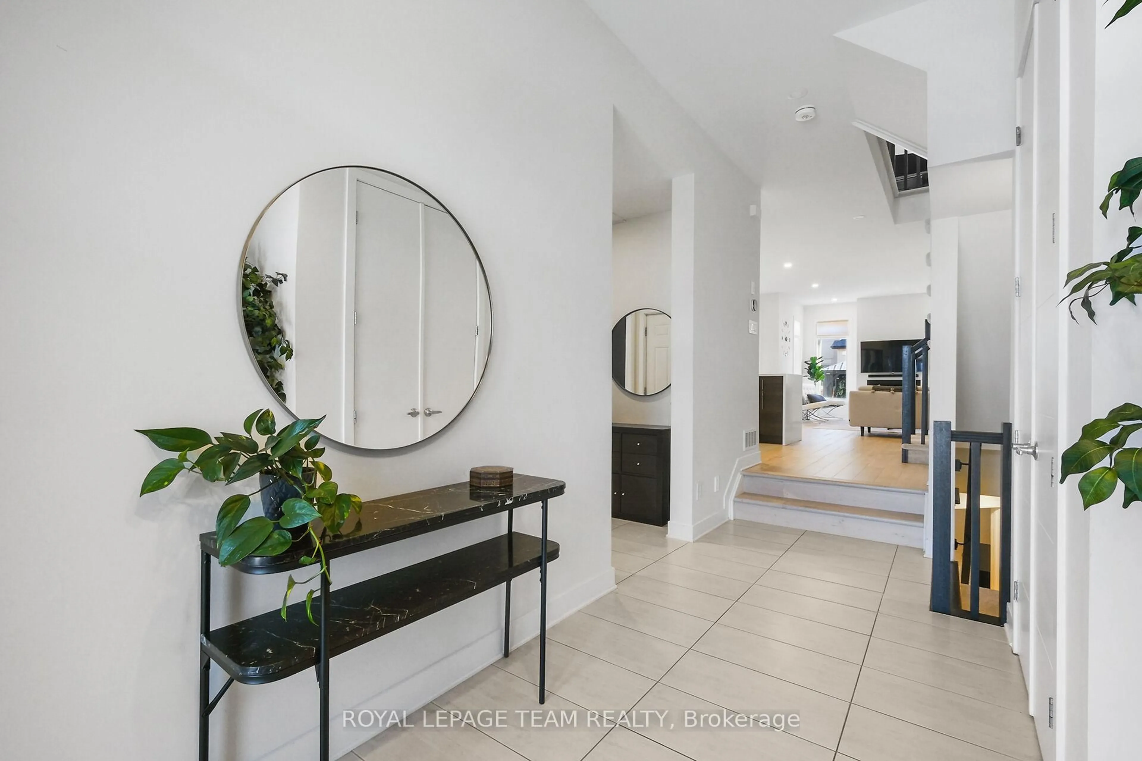 Indoor foyer for 93 Warrior St, Ottawa Ontario K2V 0M2