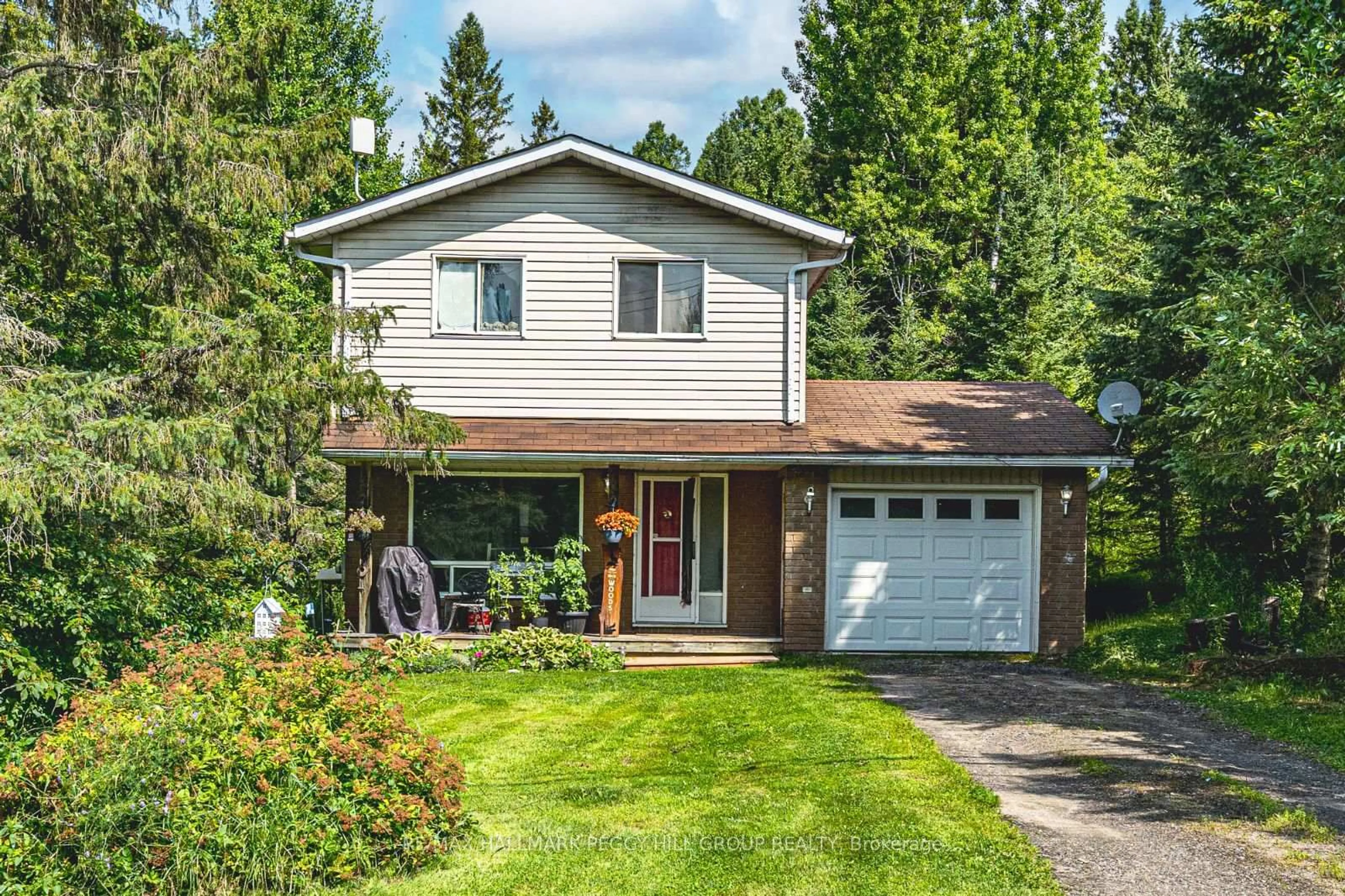 Home with vinyl exterior material, street for 135 High St, Burk's Falls Ontario P0A 1C0