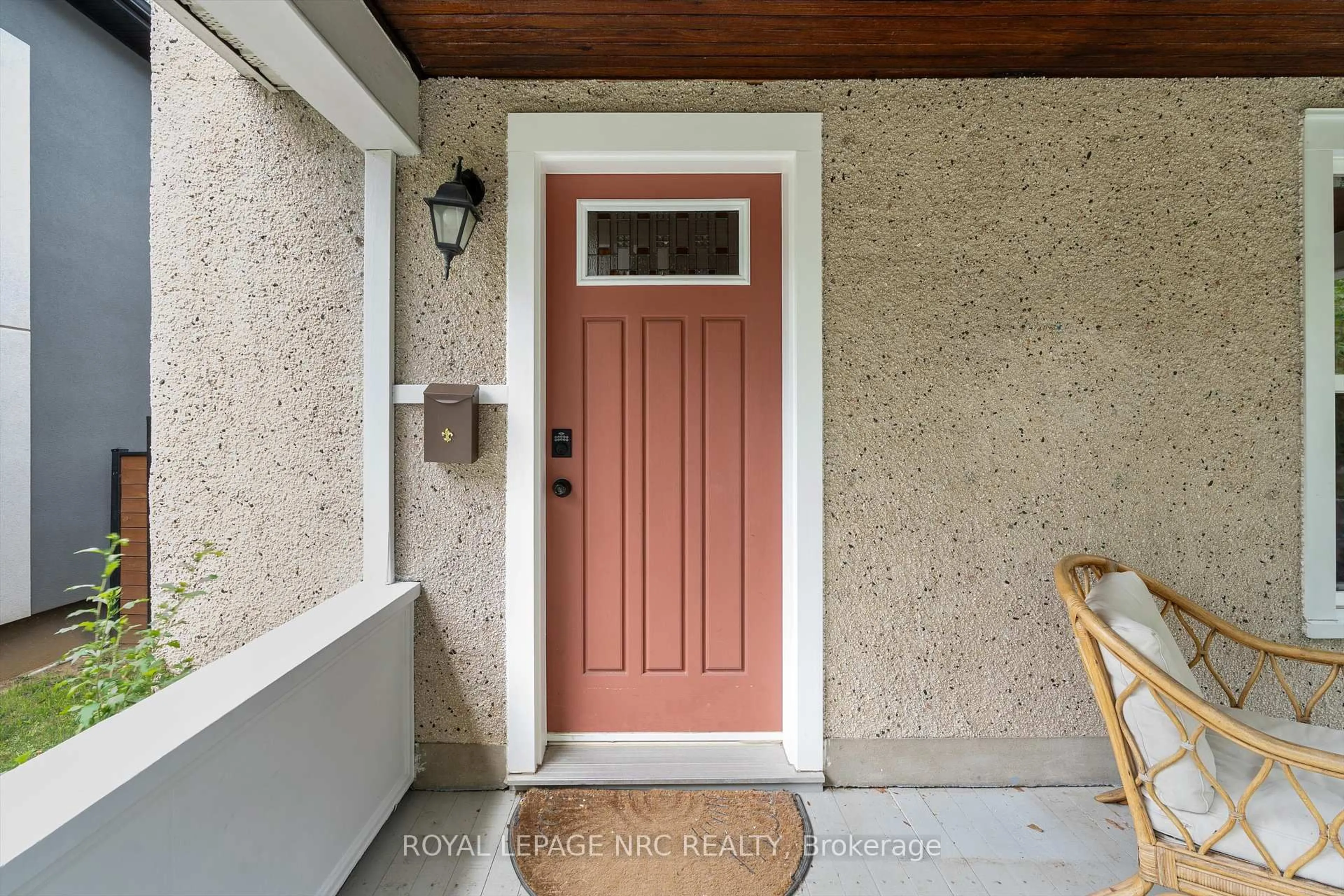 Indoor entryway for 155 Russell Ave, St. Catharines Ontario L2R 1W3