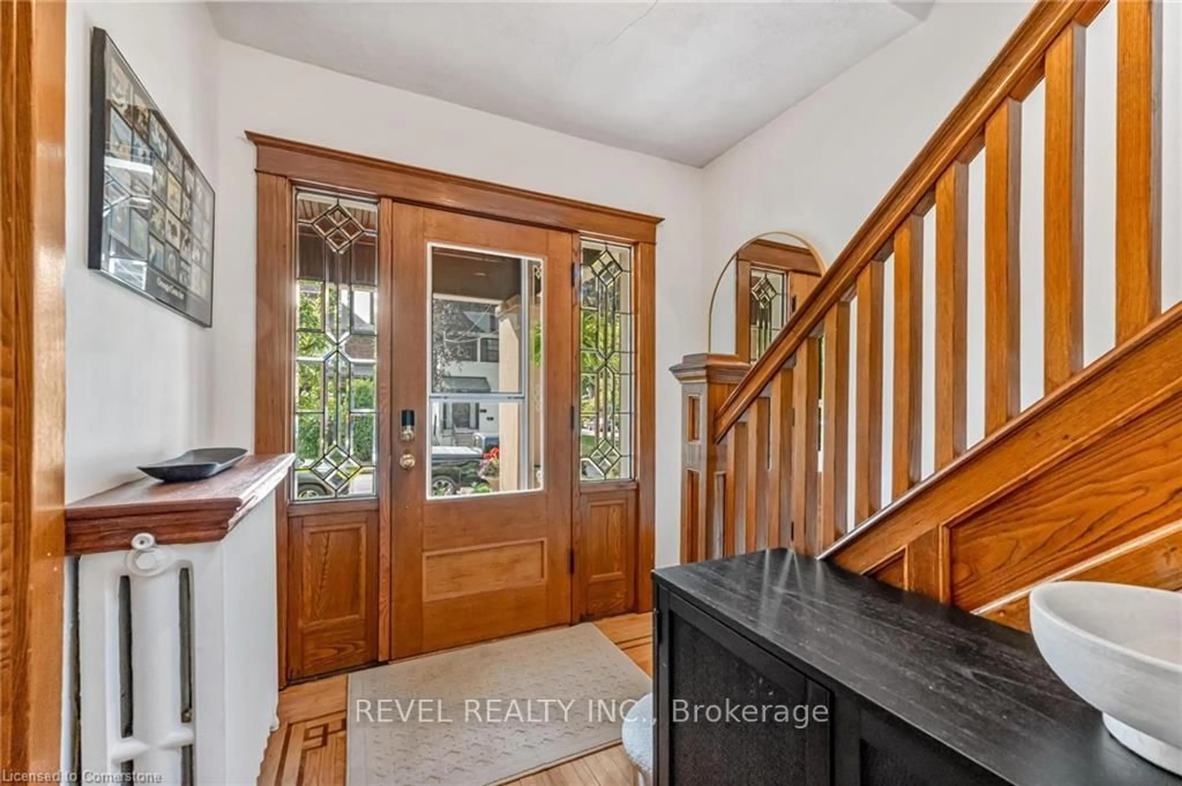 Indoor entryway for 37 Burris St, Hamilton Ontario L8M 2J1
