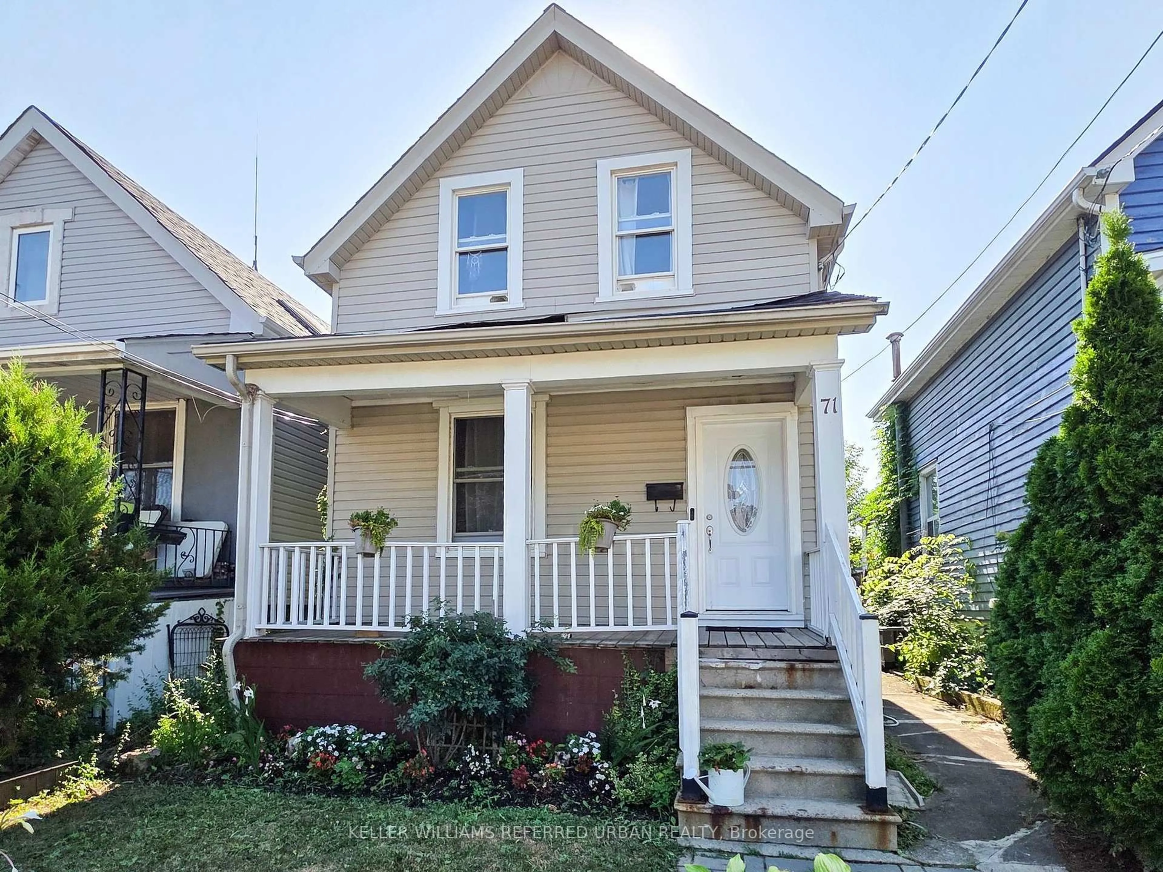 Home with vinyl exterior material, street for 71 East 24th St, Hamilton Ontario L8V 2X9