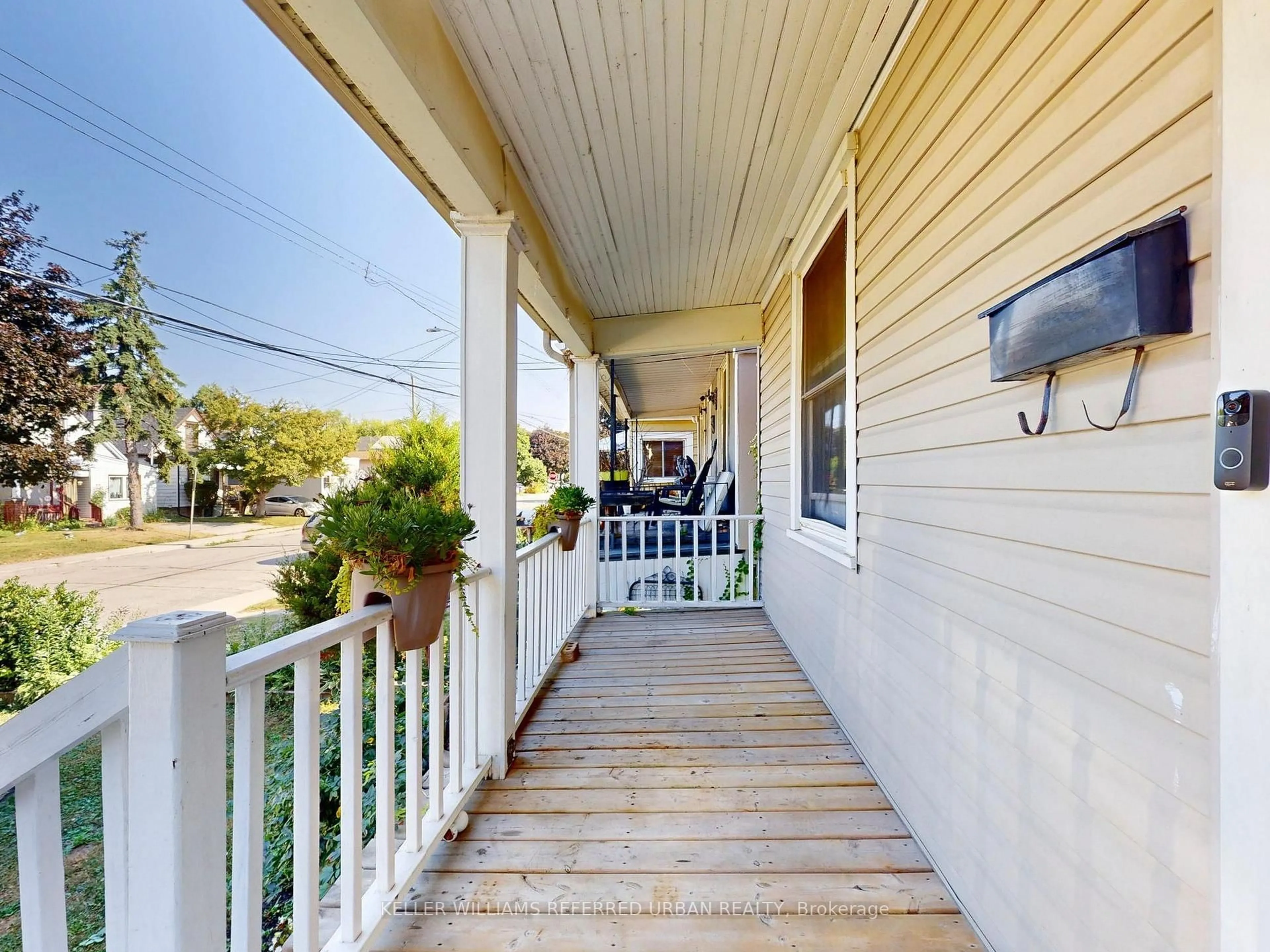 Unknown for 71 East 24th St, Hamilton Ontario L8V 2X9
