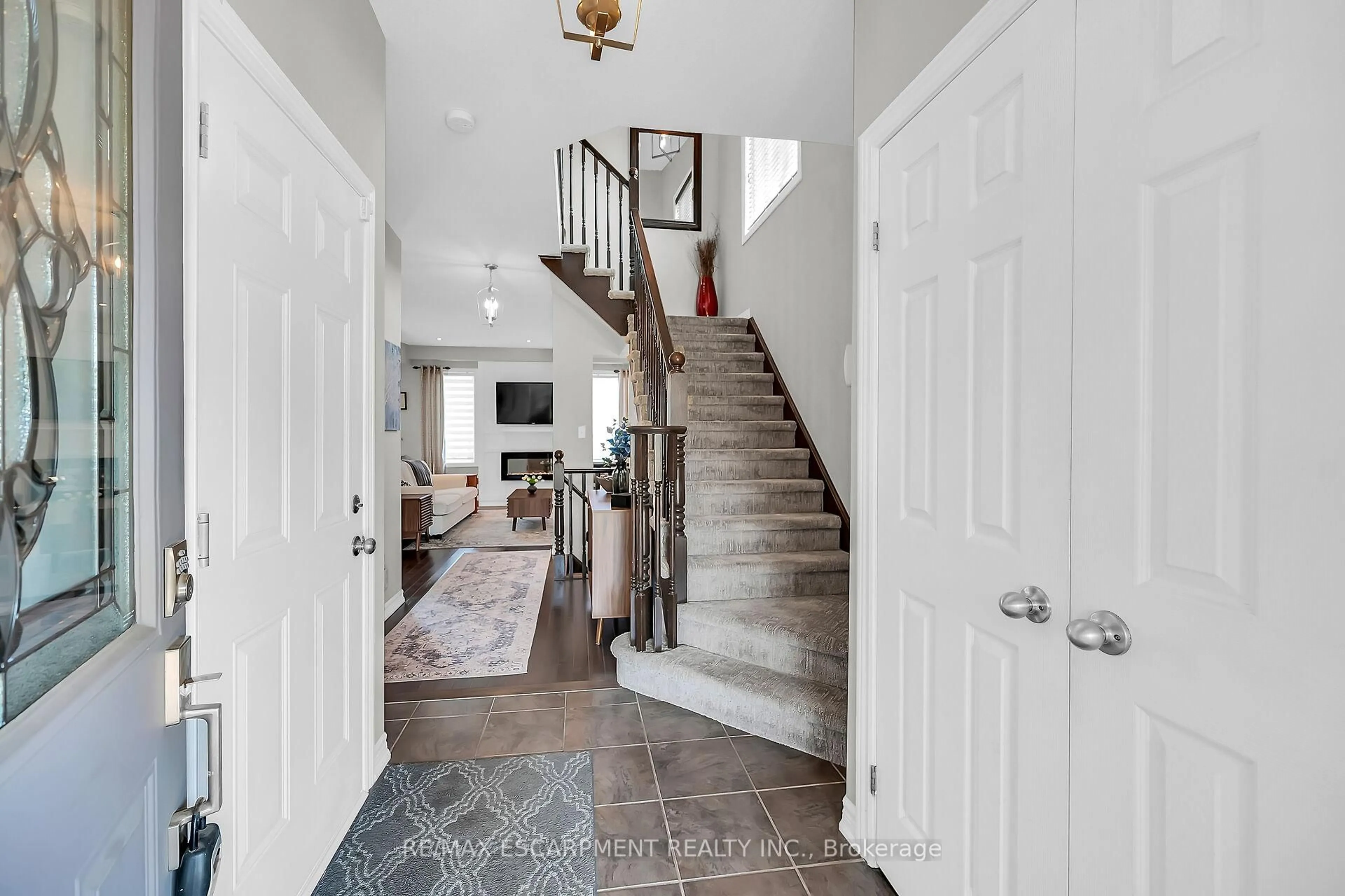 Indoor entryway for 43 Medici Lane, Hamilton Ontario L8B 0G9