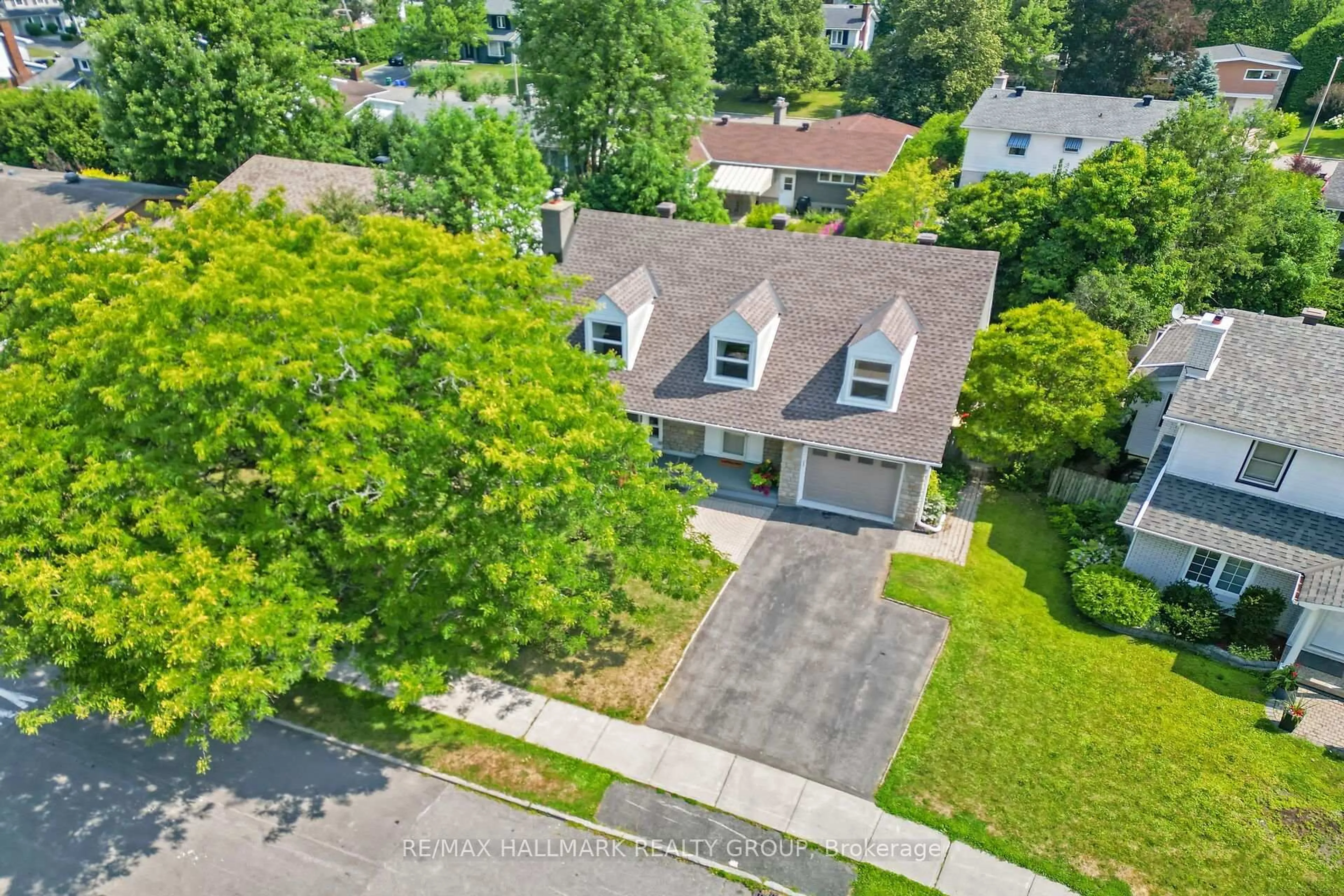 A pic from outside/outdoor area/front of a property/back of a property/a pic from drone, street for 51 Charkay St, Ottawa Ontario K2E 5N5