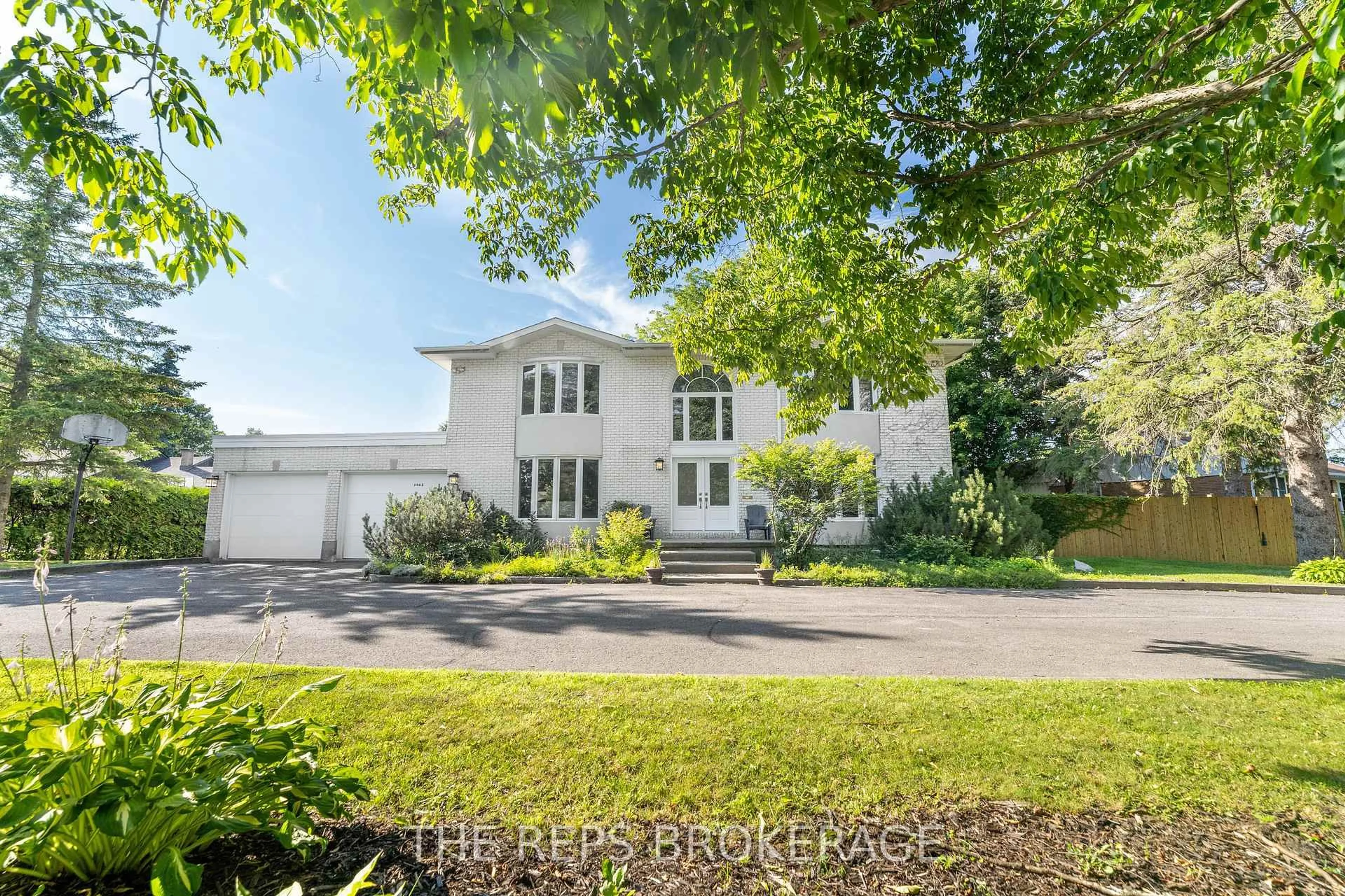 A pic from outside/outdoor area/front of a property/back of a property/a pic from drone, street for 3062 Upper Otterson Pl, Ottawa Ontario K1V 7B6