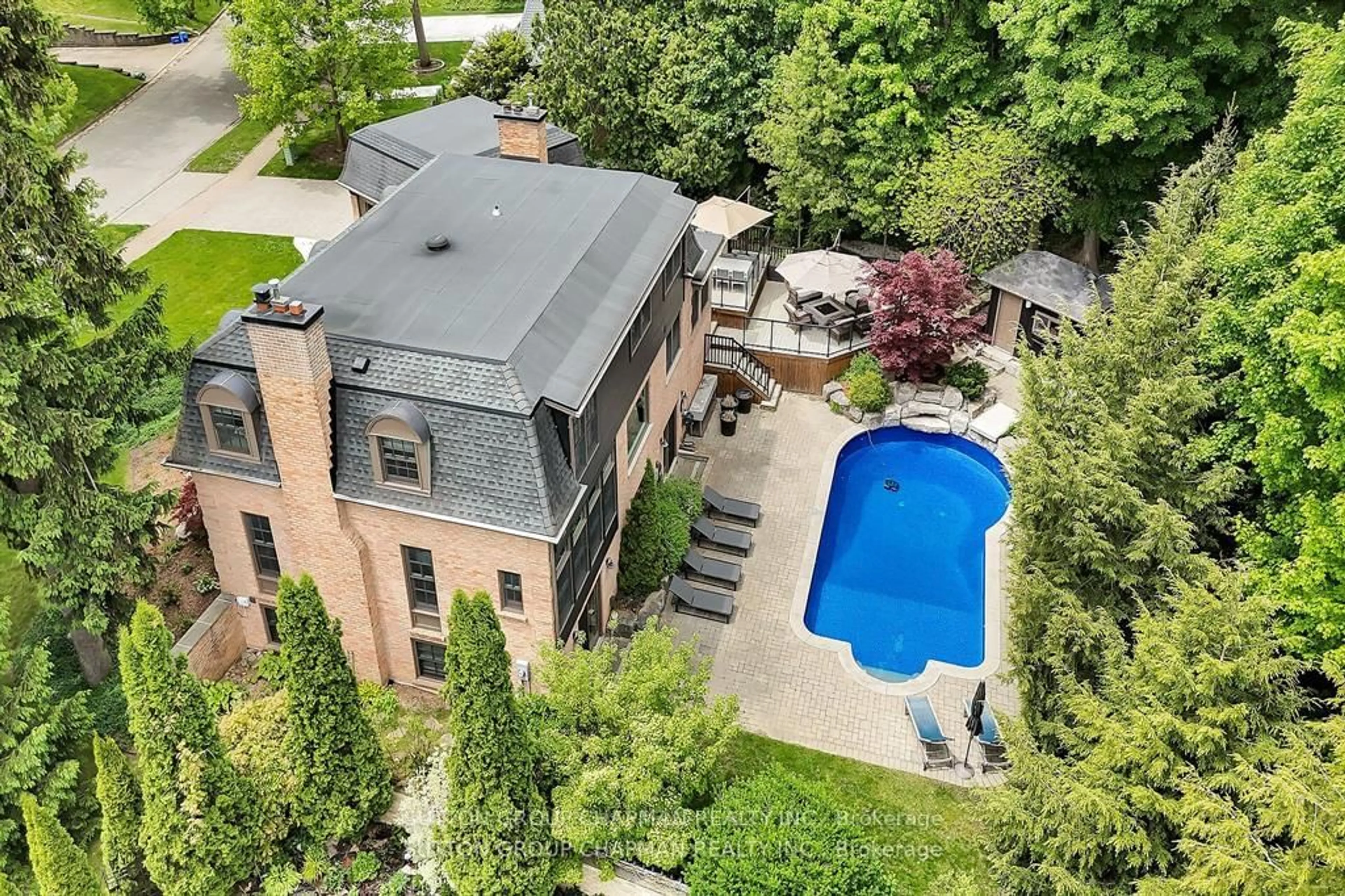 A pic from outside/outdoor area/front of a property/back of a property/a pic from drone, unknown for 163 Wychwood Park, London North Ontario N6G 1S1
