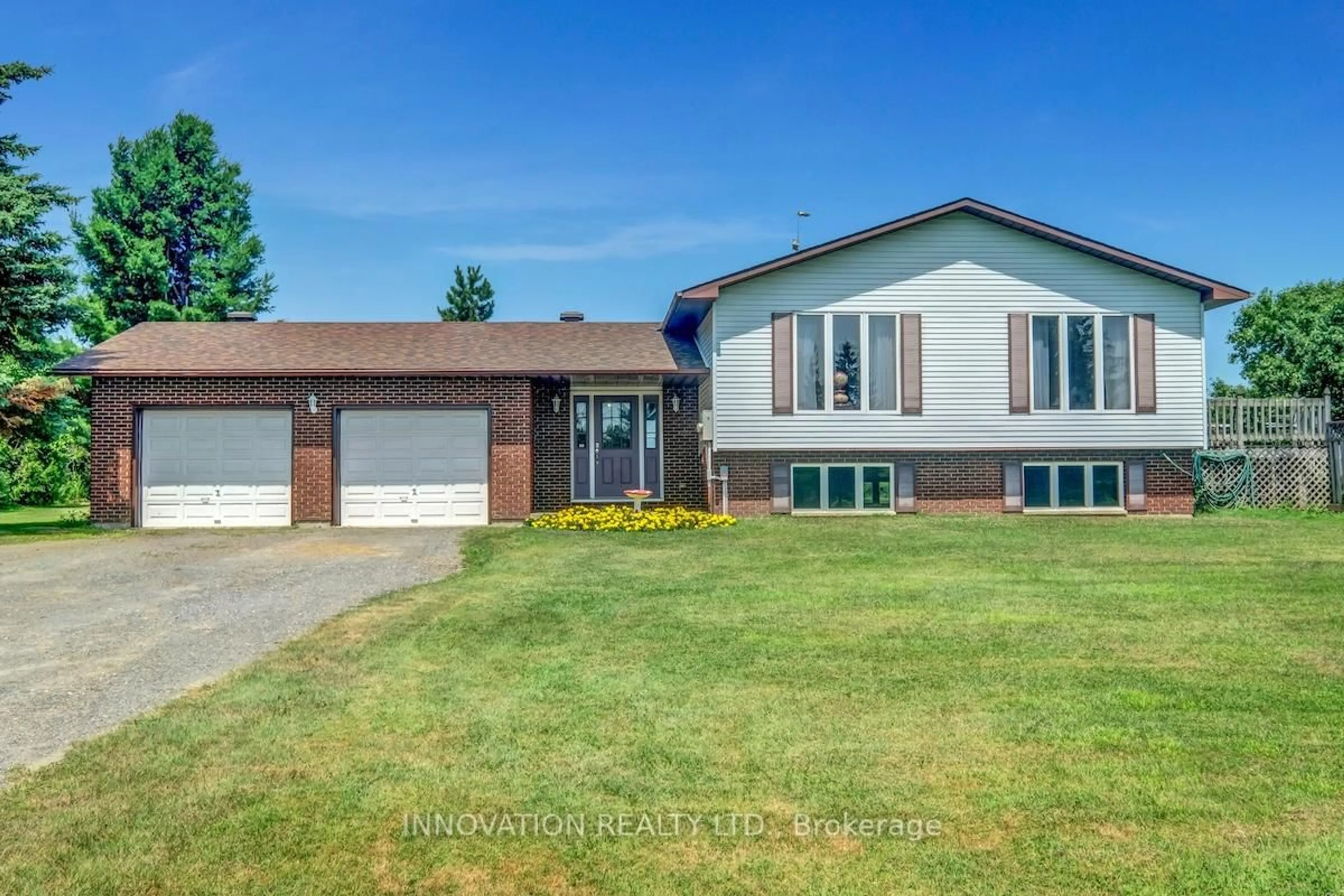 Home with brick exterior material, street for 1565 Lindsay Rd, North Grenville Ontario K0G 1S0