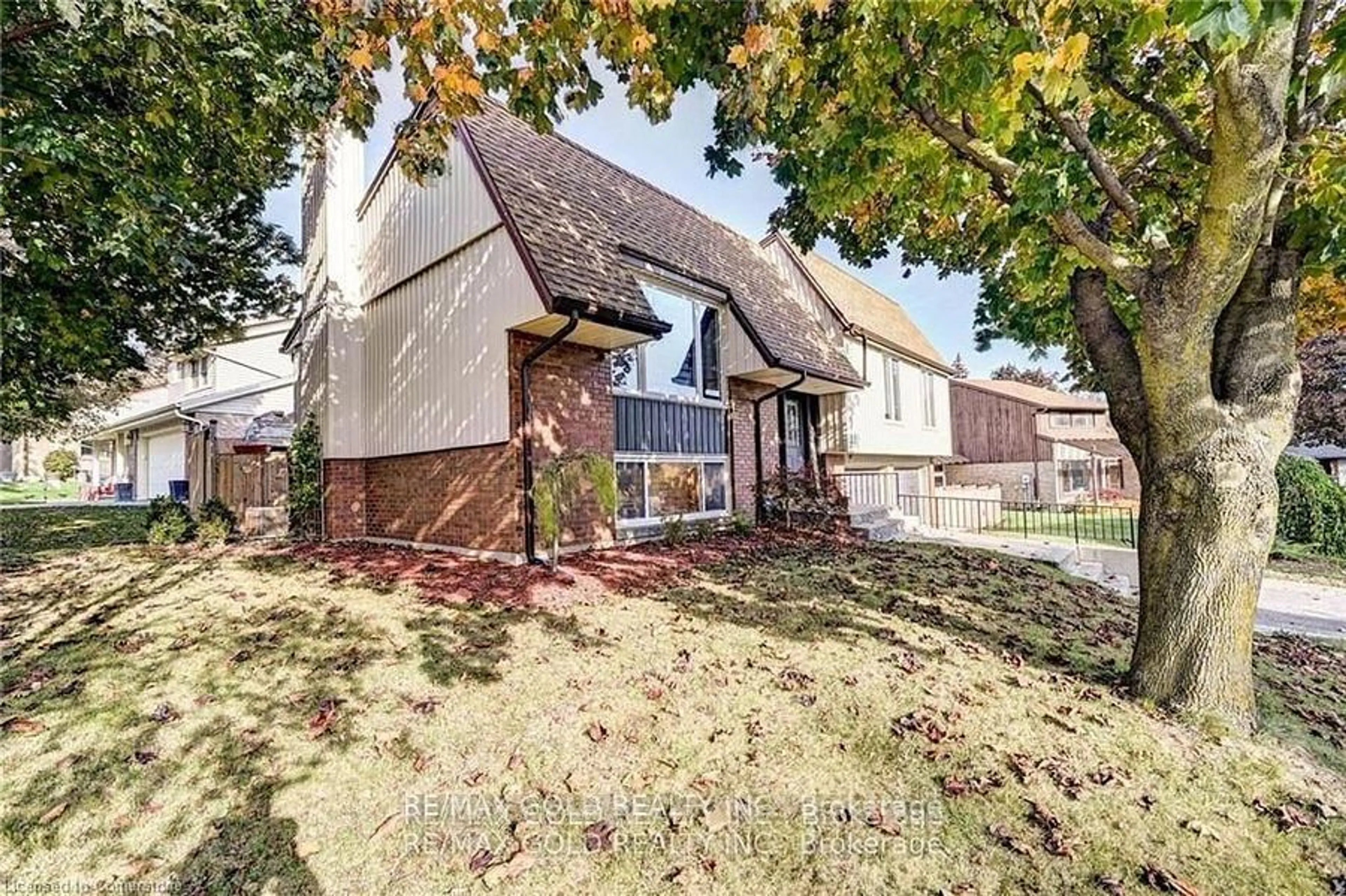 Home with brick exterior material, street for 288 Salisbury Ave, Cambridge Ontario N1S 4H4