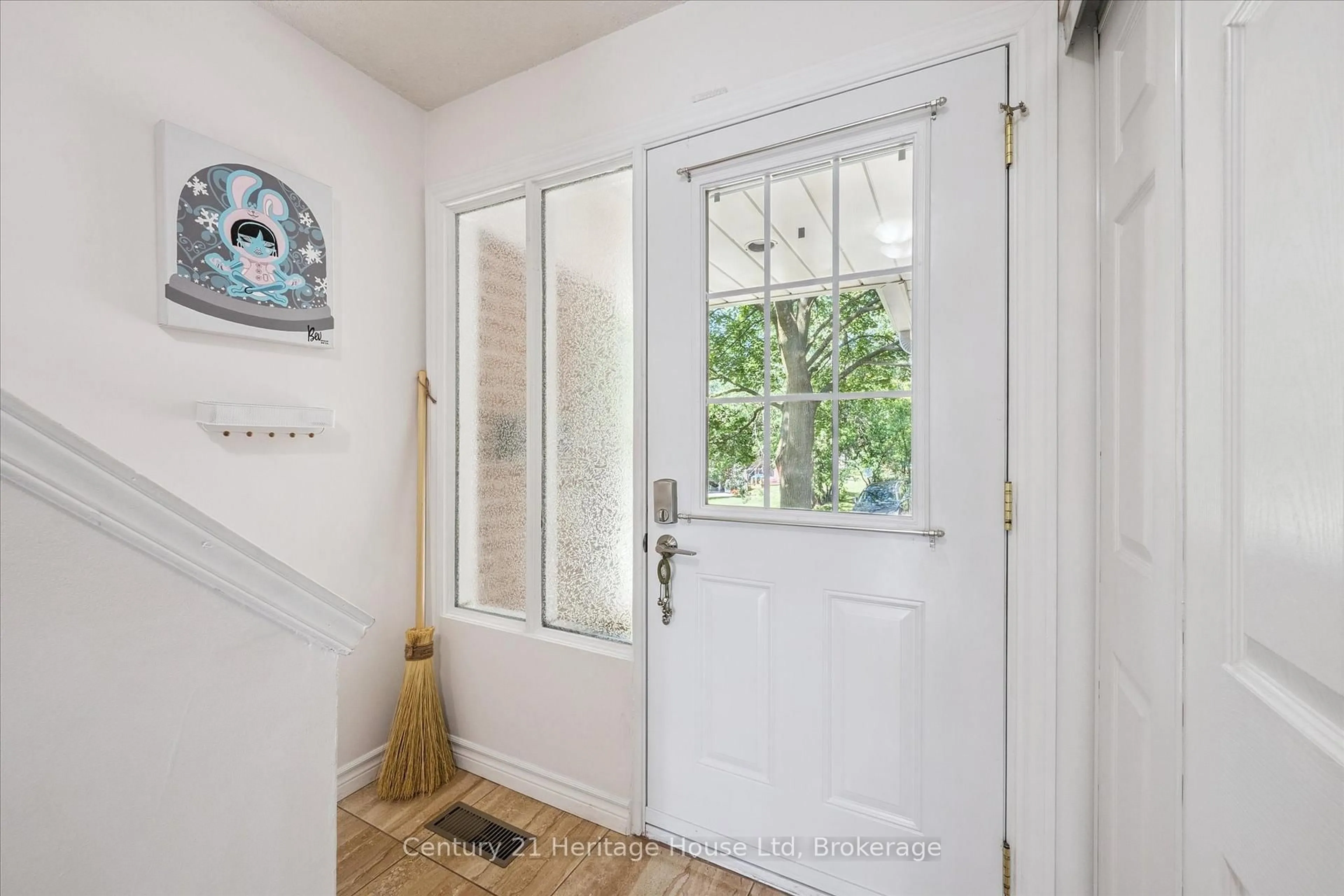 Indoor entryway for 16 Hadati Rd #44, Guelph Ontario N1E 6M2