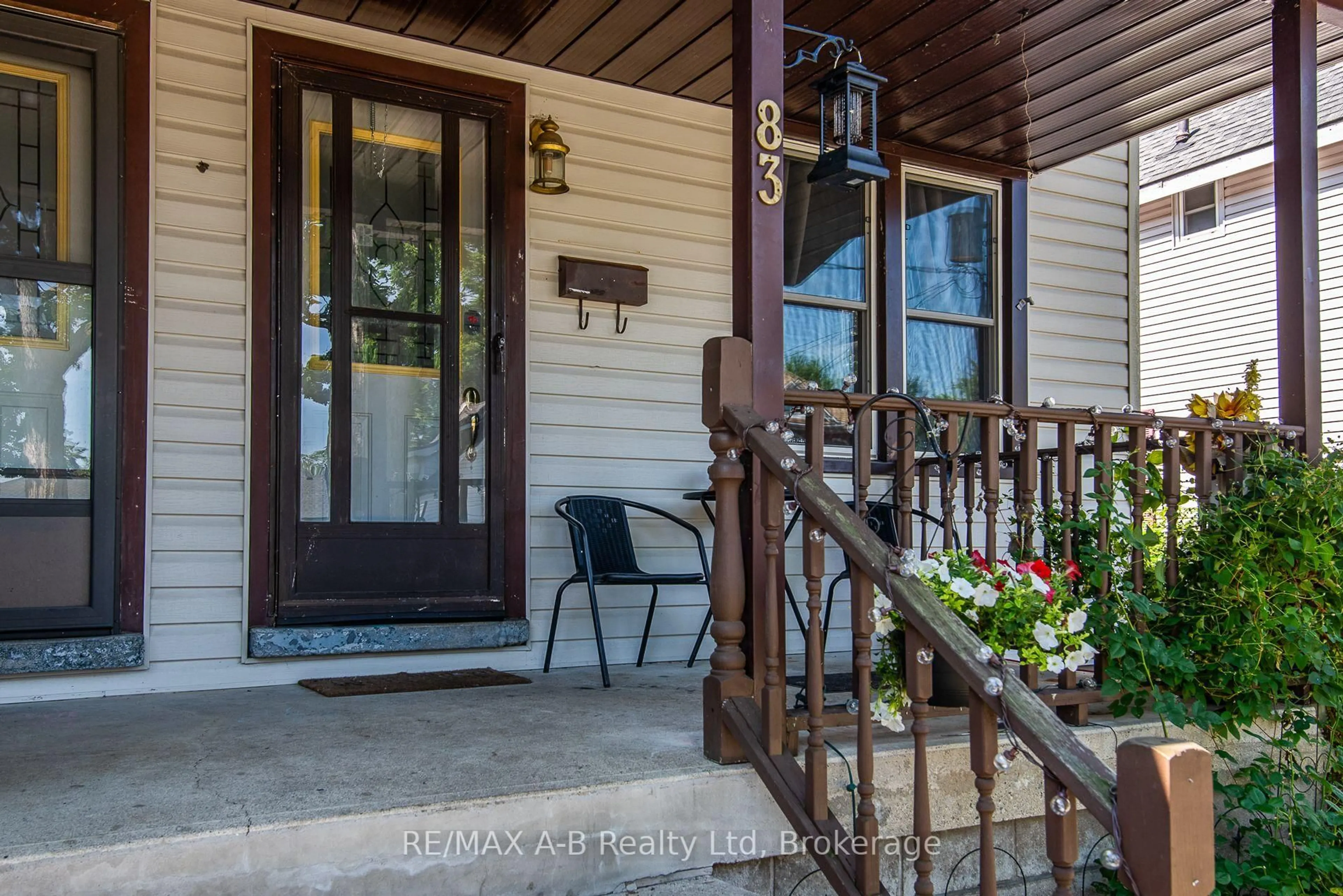 Indoor entryway for 83 East Gore St, Stratford Ontario N5A 3X4
