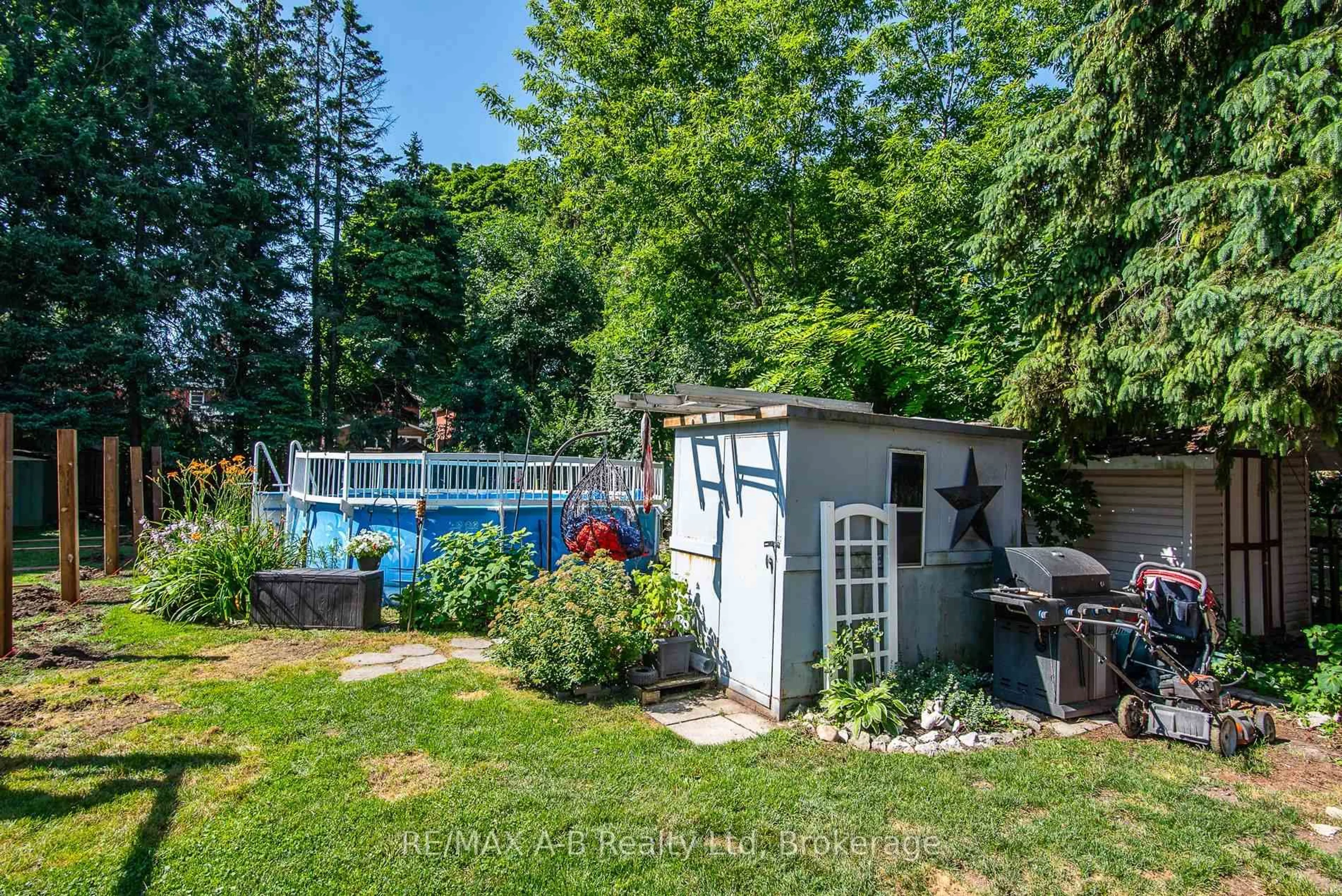 Shed for 83 East Gore St, Stratford Ontario N5A 3X4
