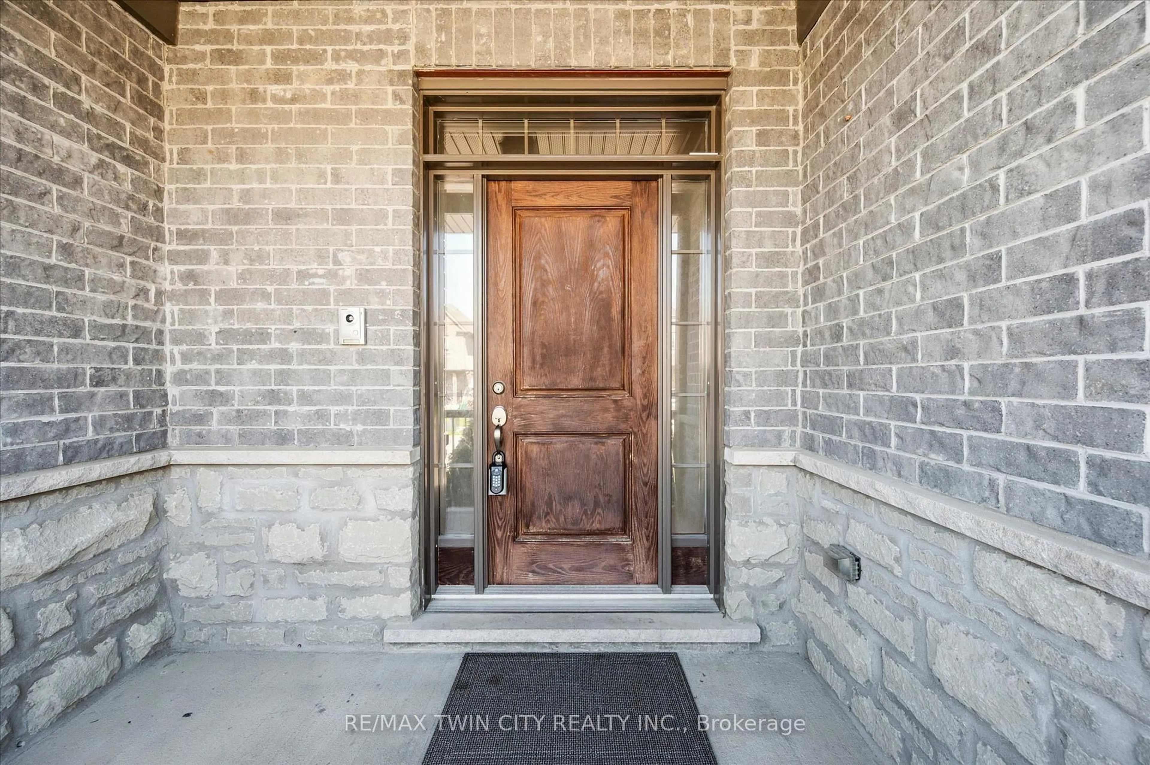 Indoor entryway for 605 Montpellier Dr #B, Waterloo Ontario N2T 2Z4