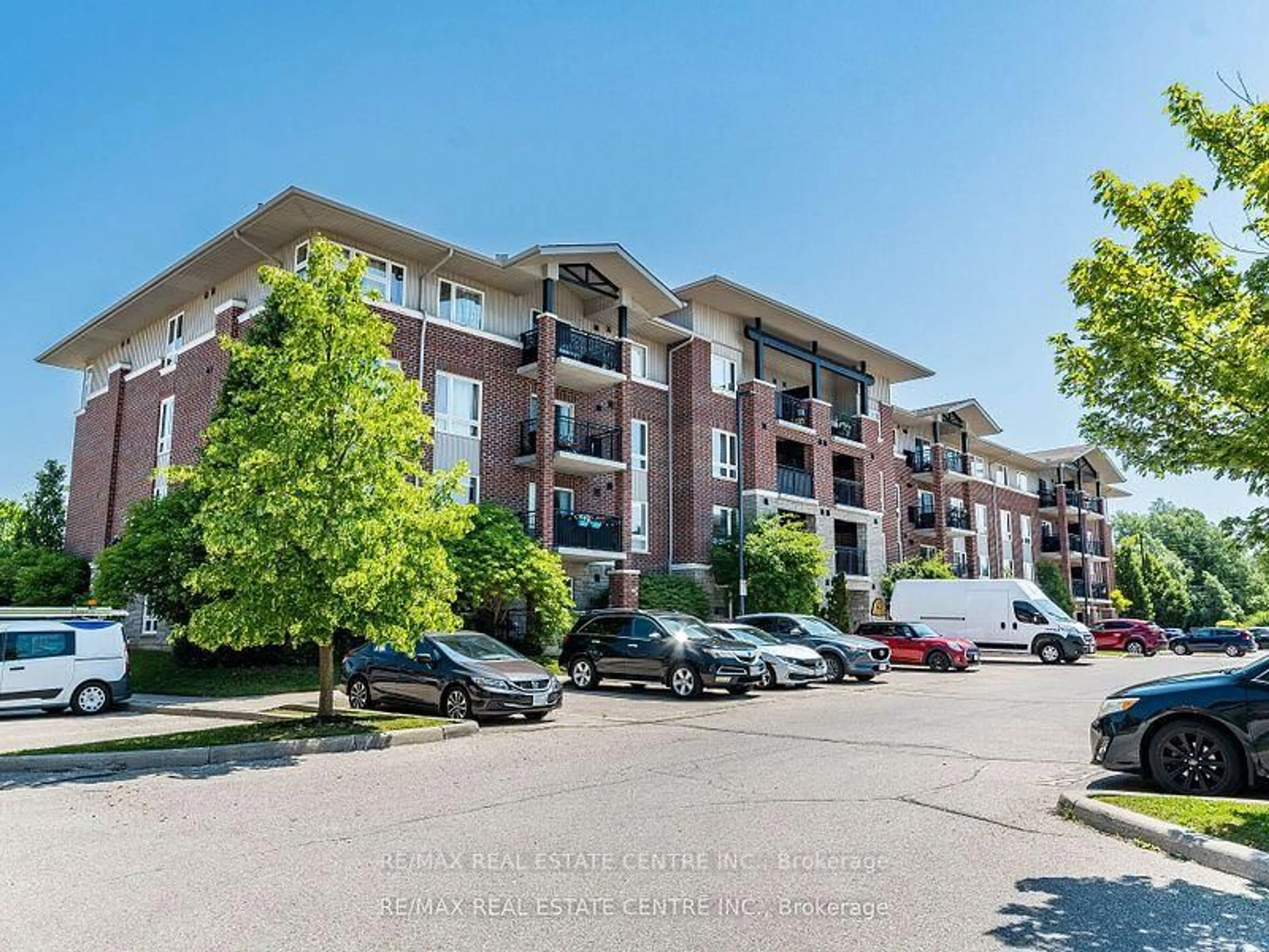 A pic from outside/outdoor area/front of a property/back of a property/a pic from drone, unknown for 41 Goodwin Dr #109, Guelph Ontario N1L 0E7