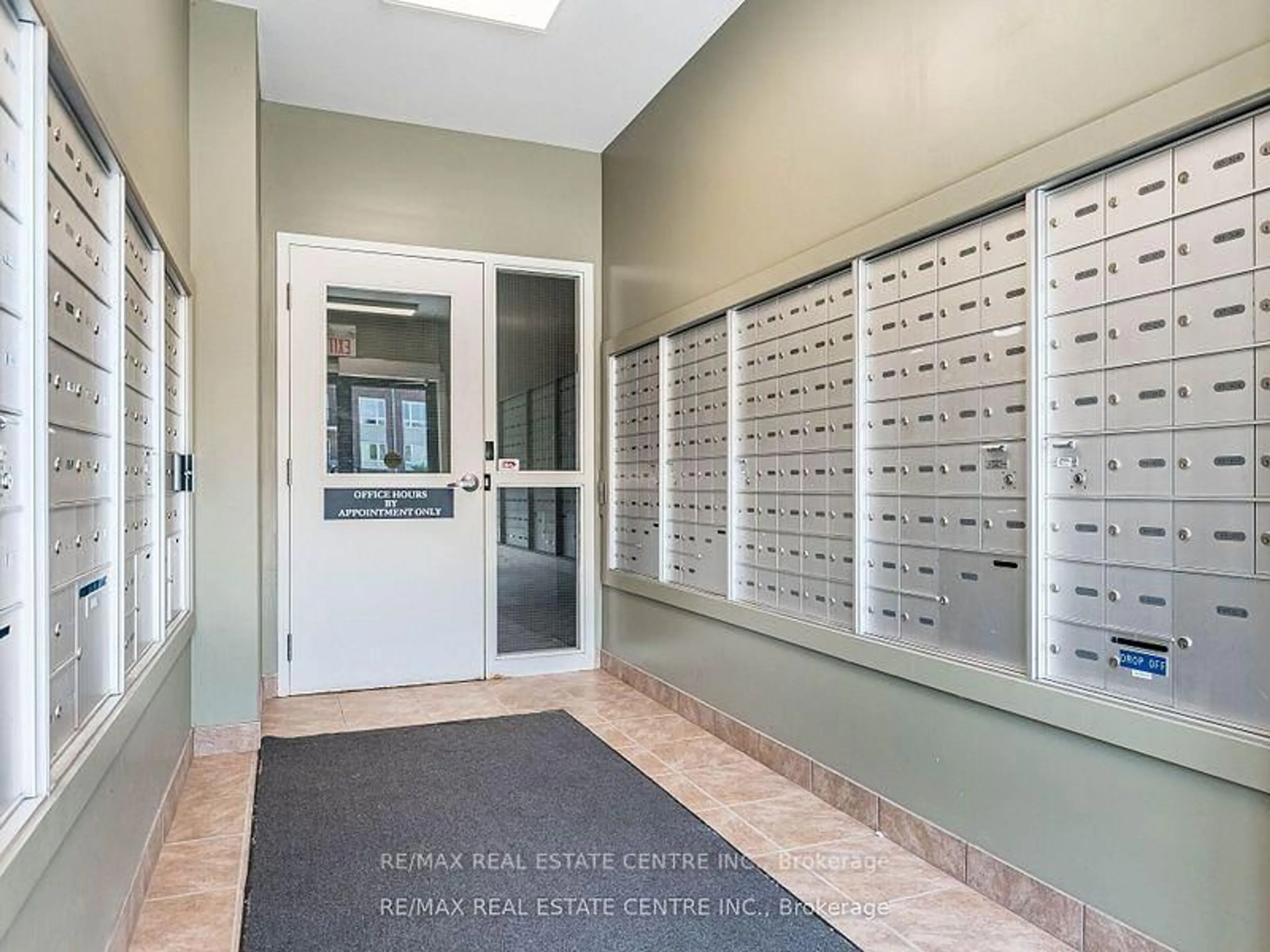 Indoor entryway for 41 Goodwin Dr #109, Guelph Ontario N1L 0E7