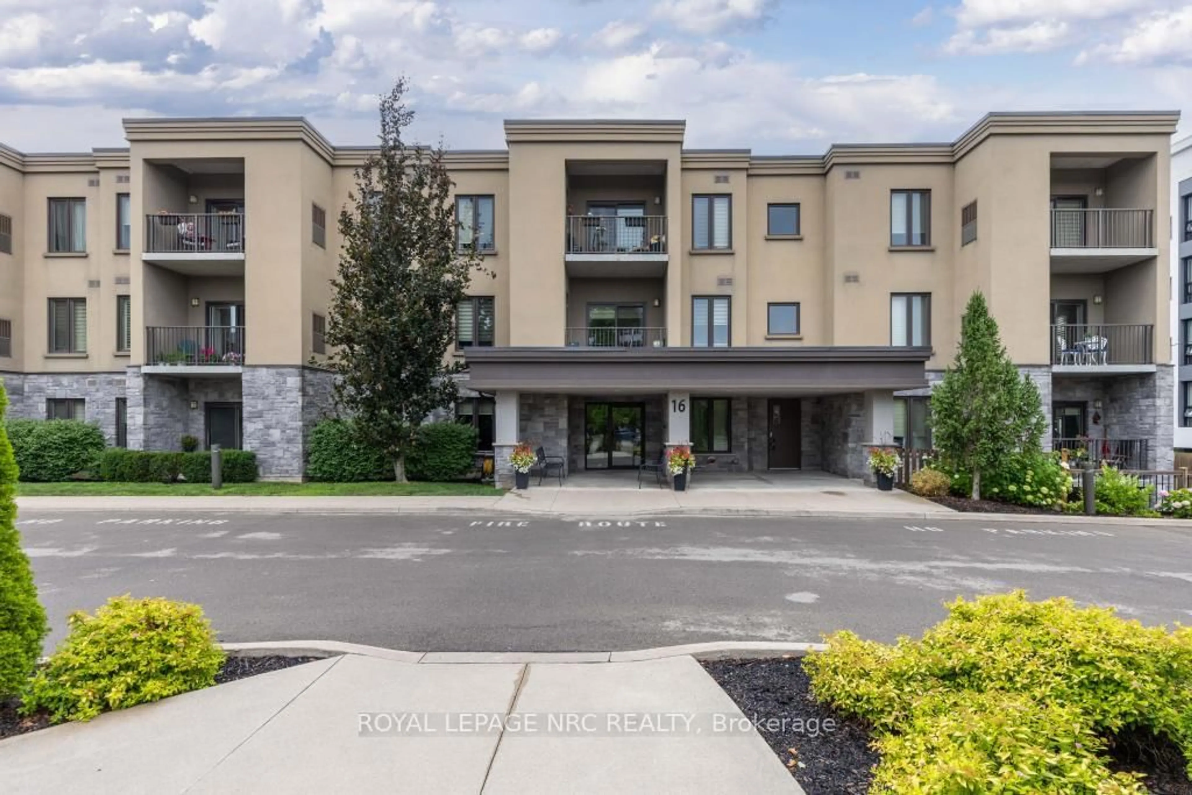 Patio, unknown for 16 Sullivan Ave #101, Thorold Ontario L2V 2Y2