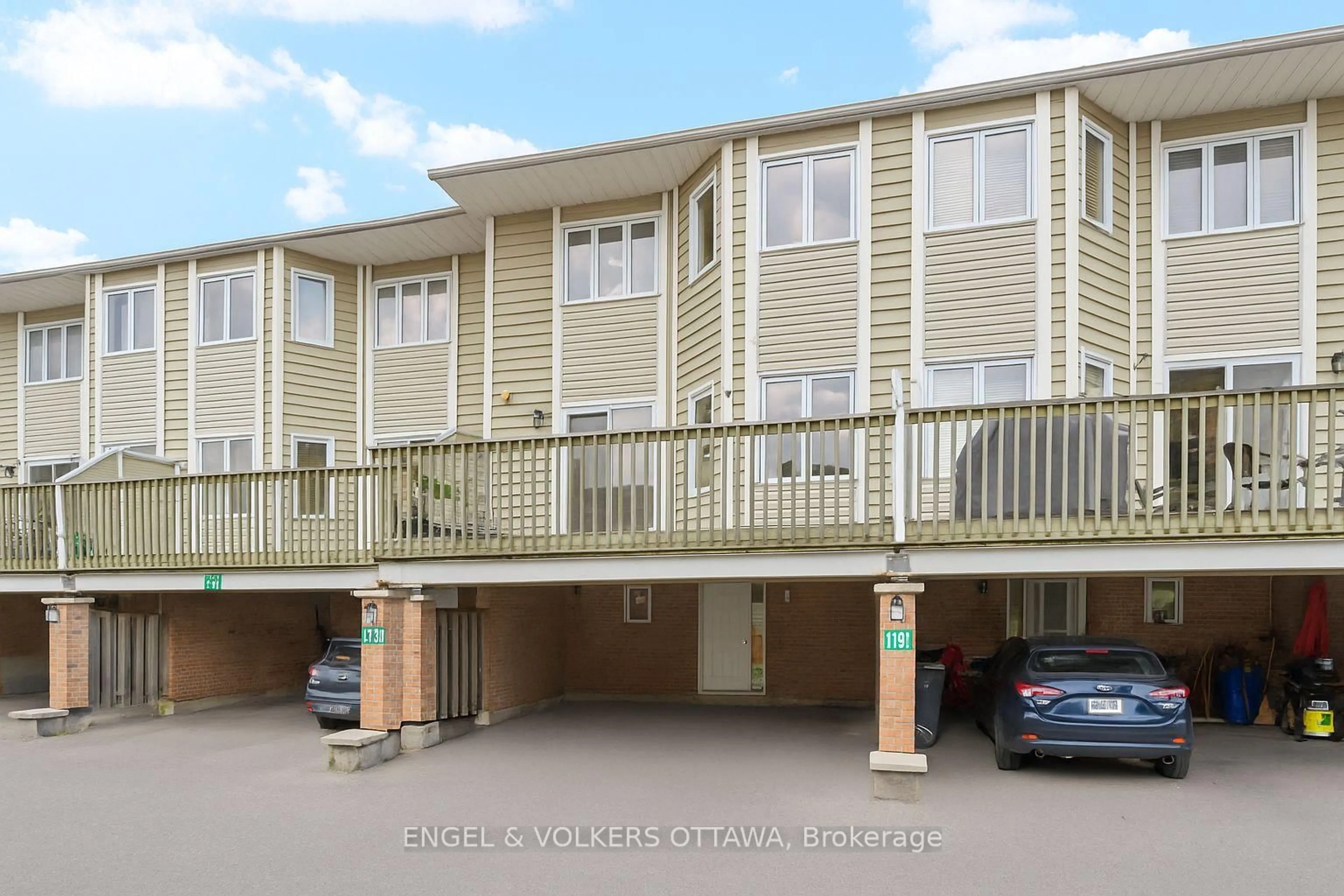 Unknown for 1129 Chimney Hill Way, Ottawa Ontario K1J 8Z7