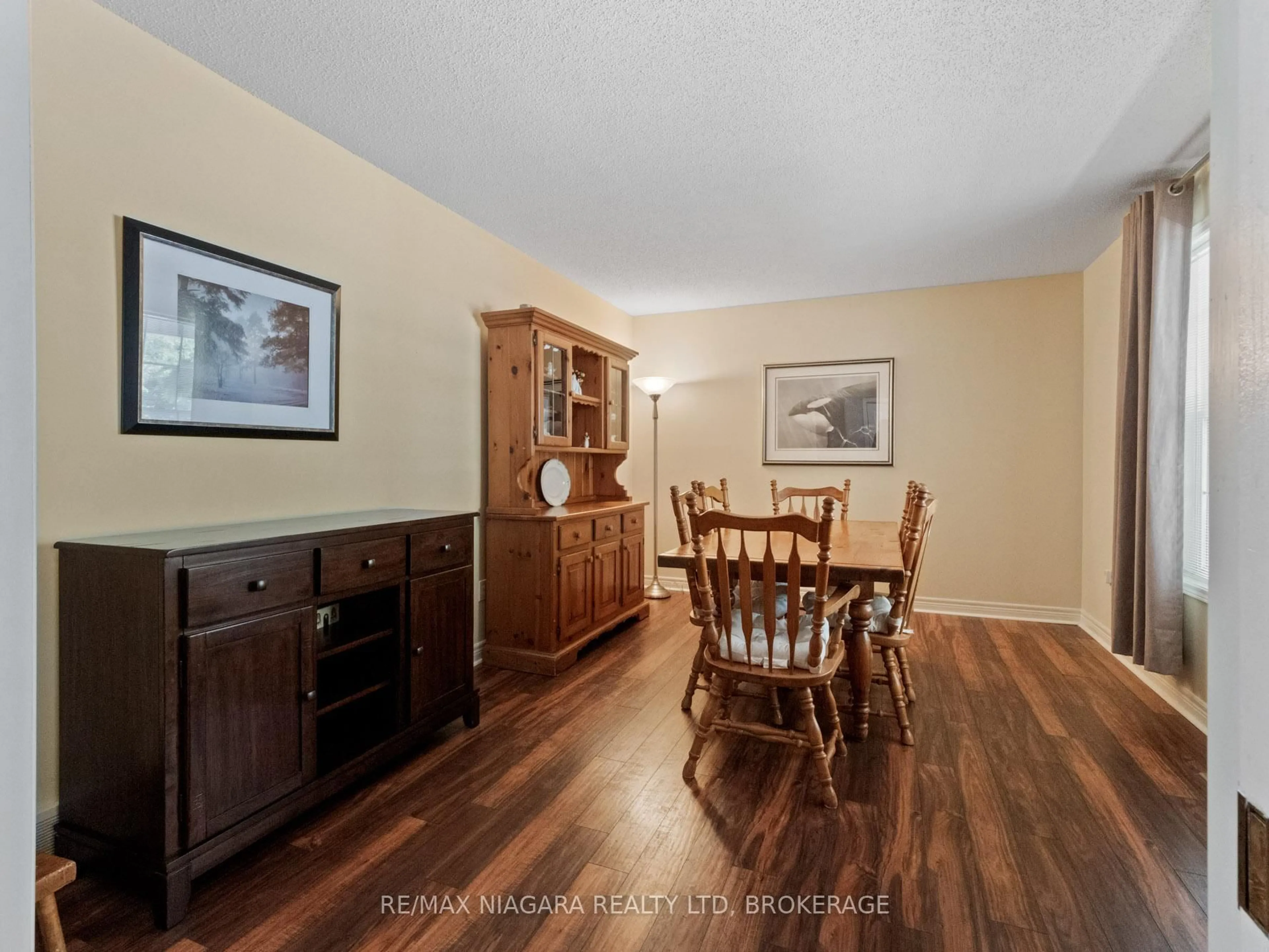 Dining room, wood/laminate floor for 630 Scott Ave, Fort Erie Ontario L2A 5G2