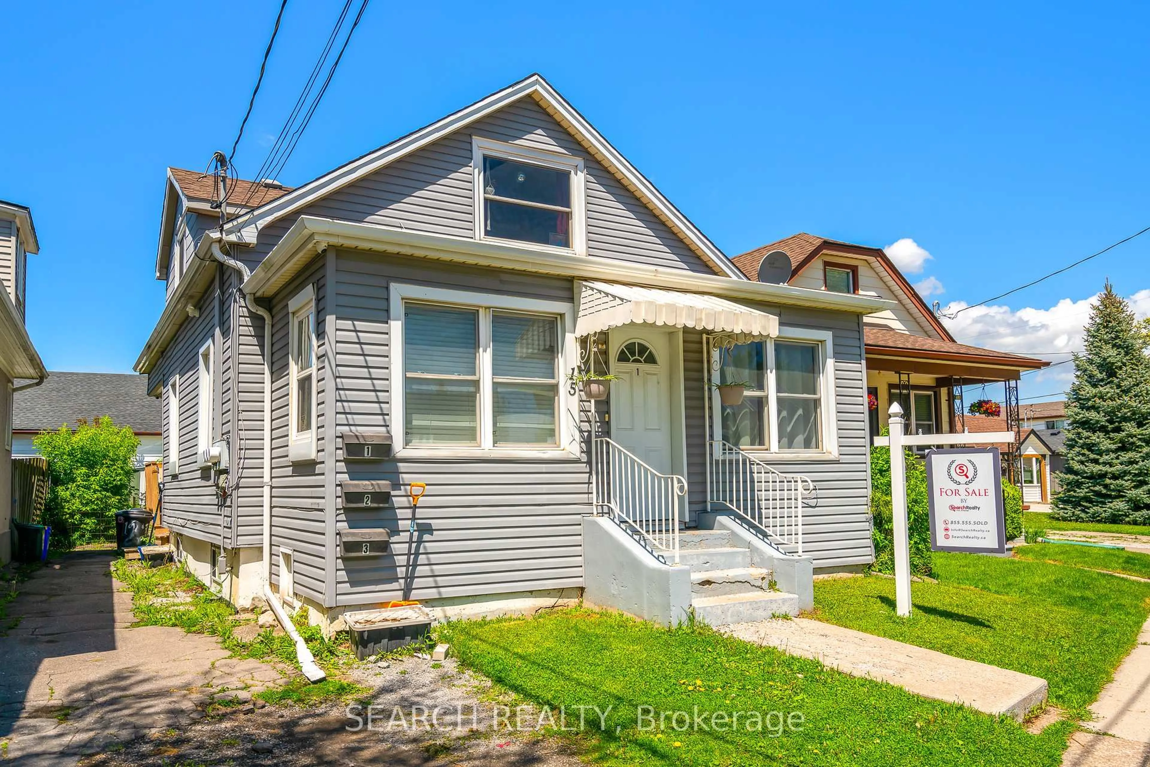 Home with vinyl exterior material, street for 15 Delaware St, St. Catharines Ontario L2M 5L9