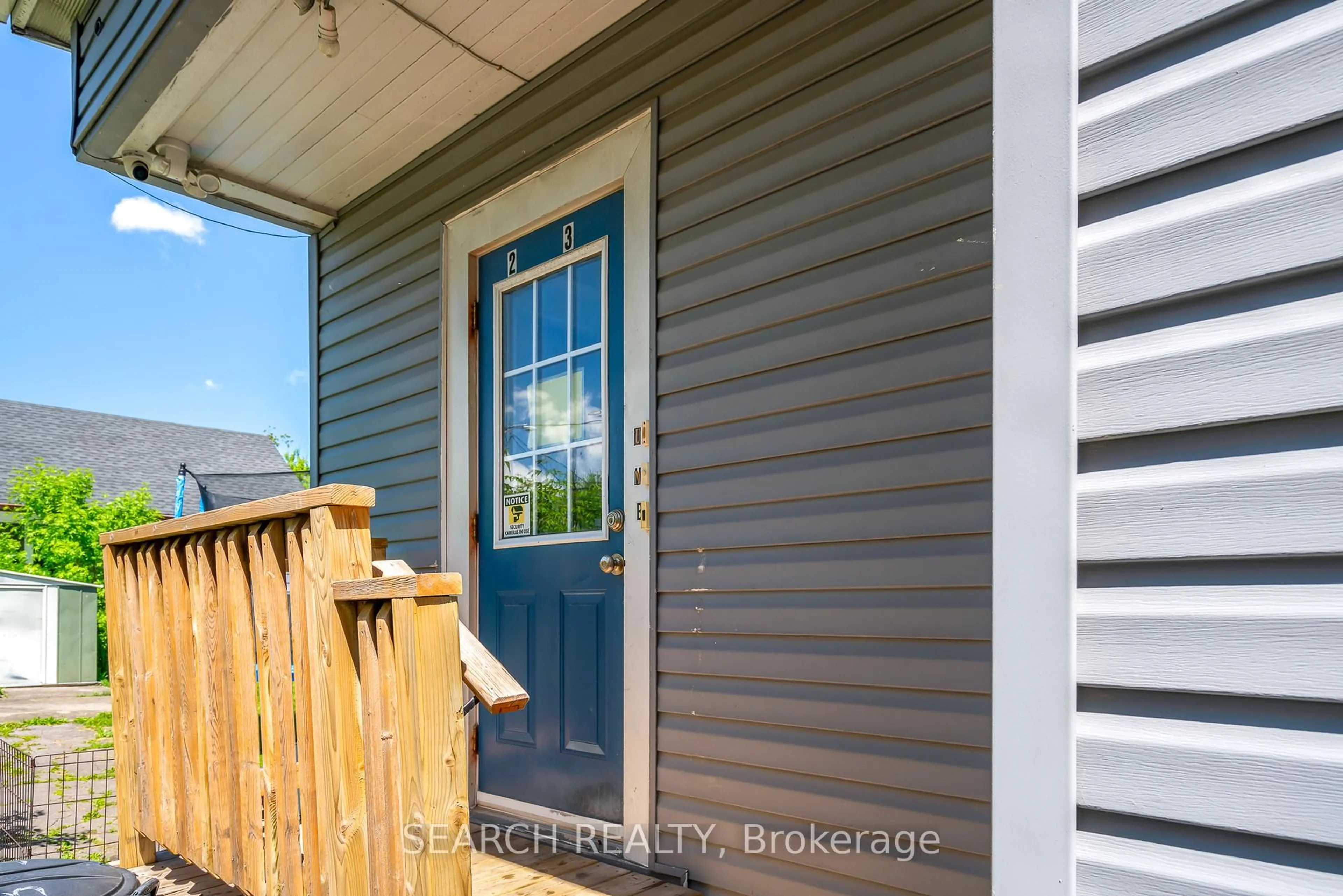 Home with vinyl exterior material, water/lake/river/ocean view for 15 Delaware St, St. Catharines Ontario L2M 5L9