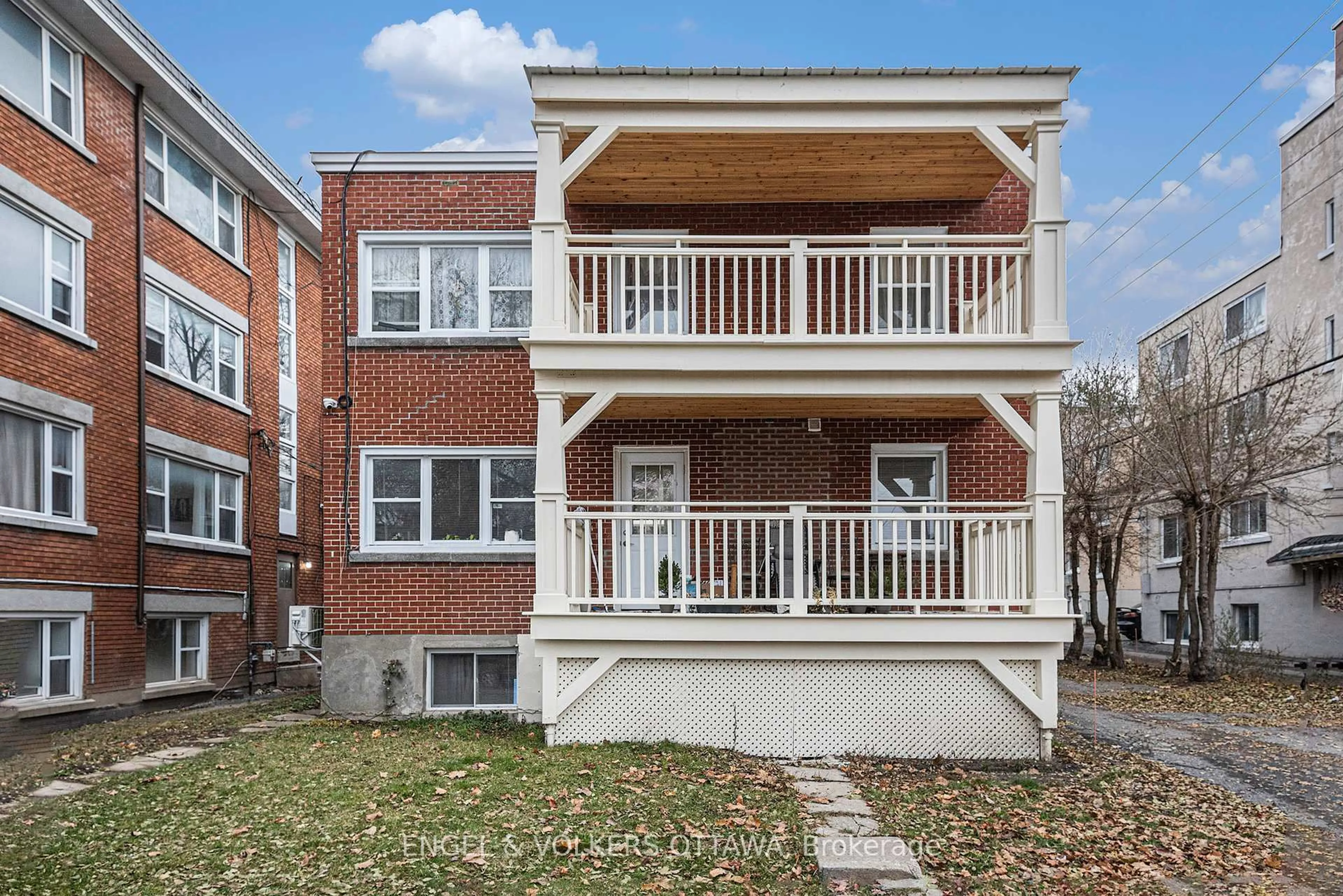 Home with brick exterior material, unknown for 340 Lacasse Ave, Ottawa Ontario K1L 7A9