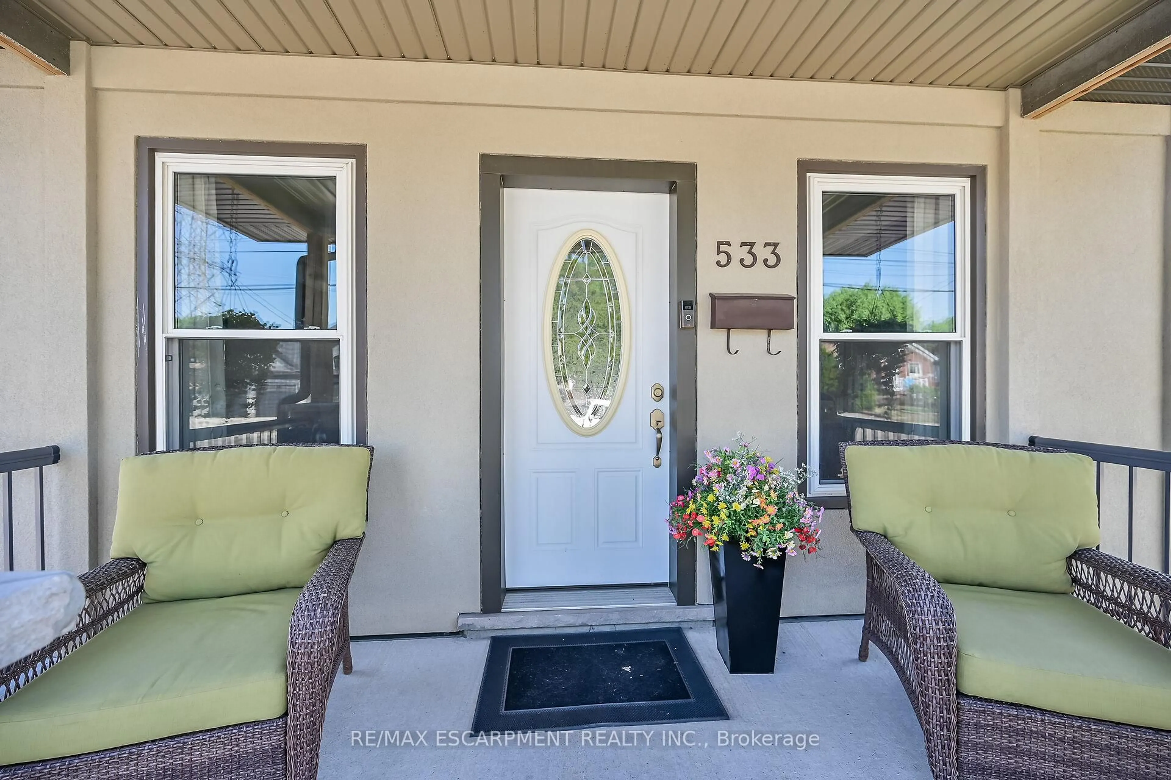Indoor entryway for 533 Cochrane Rd, Hamilton Ontario L8K 3H4
