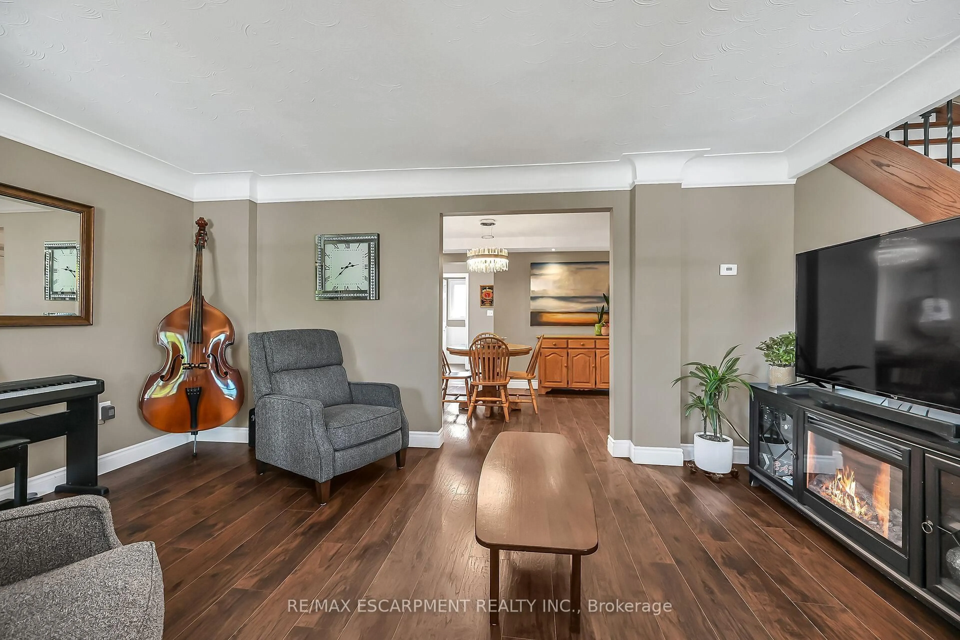 Living room with furniture, unknown for 533 Cochrane Rd, Hamilton Ontario L8K 3H4
