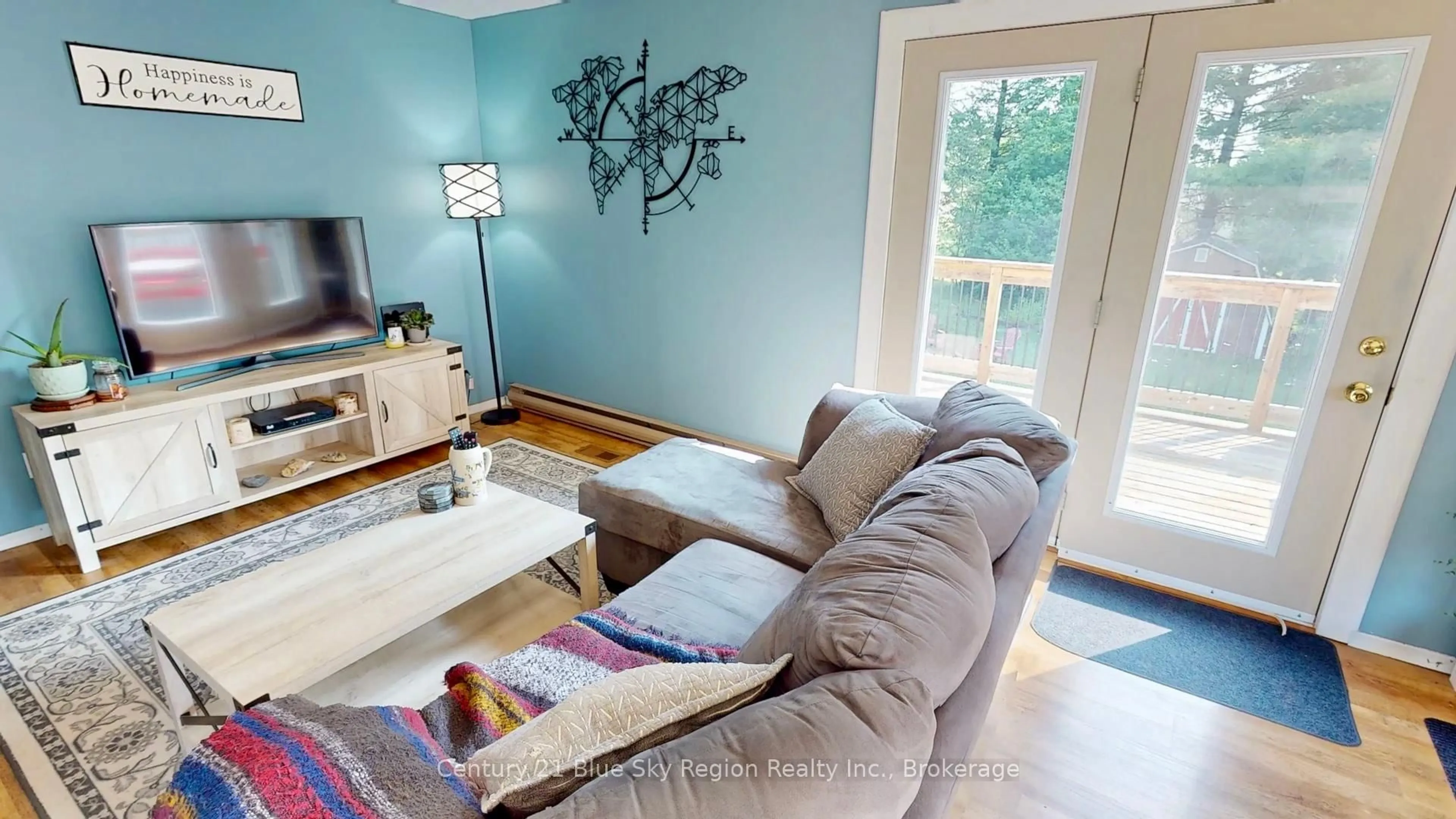 Living room with furniture, wood/laminate floor for 55 Paget St, Sundridge Ontario P0A 1Z0