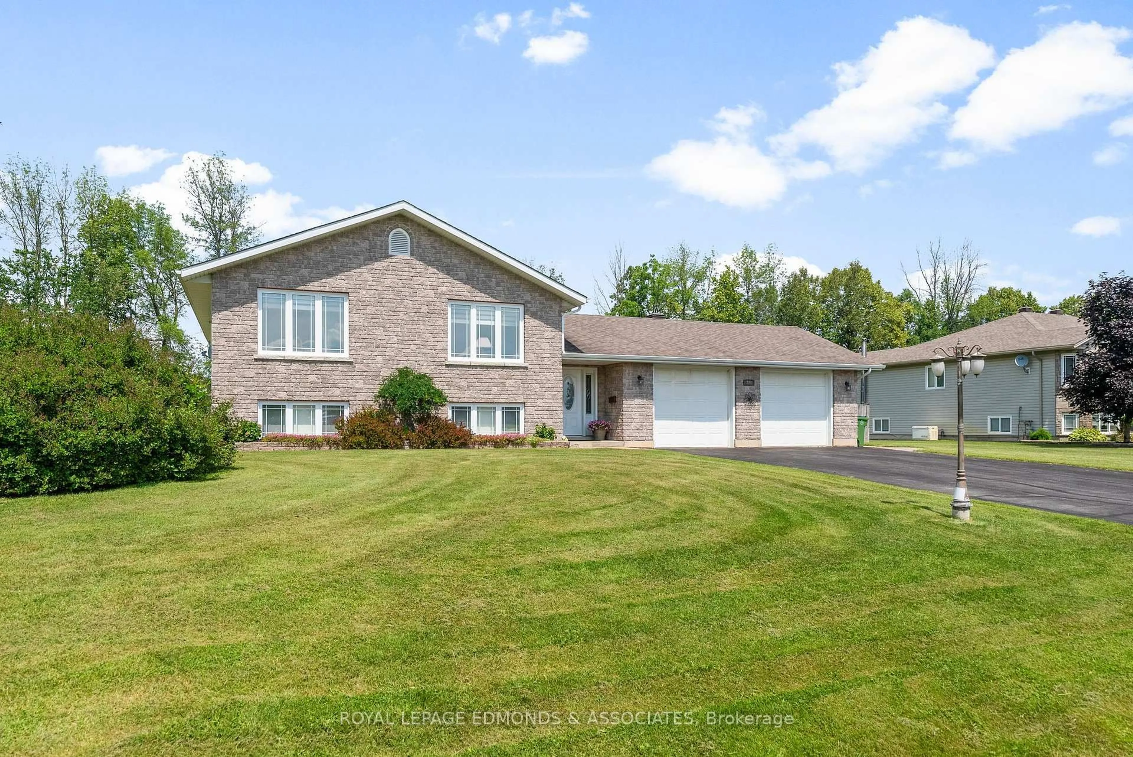Unknown for 220 Bardis Dr, Pembroke Ontario K8B 1C1