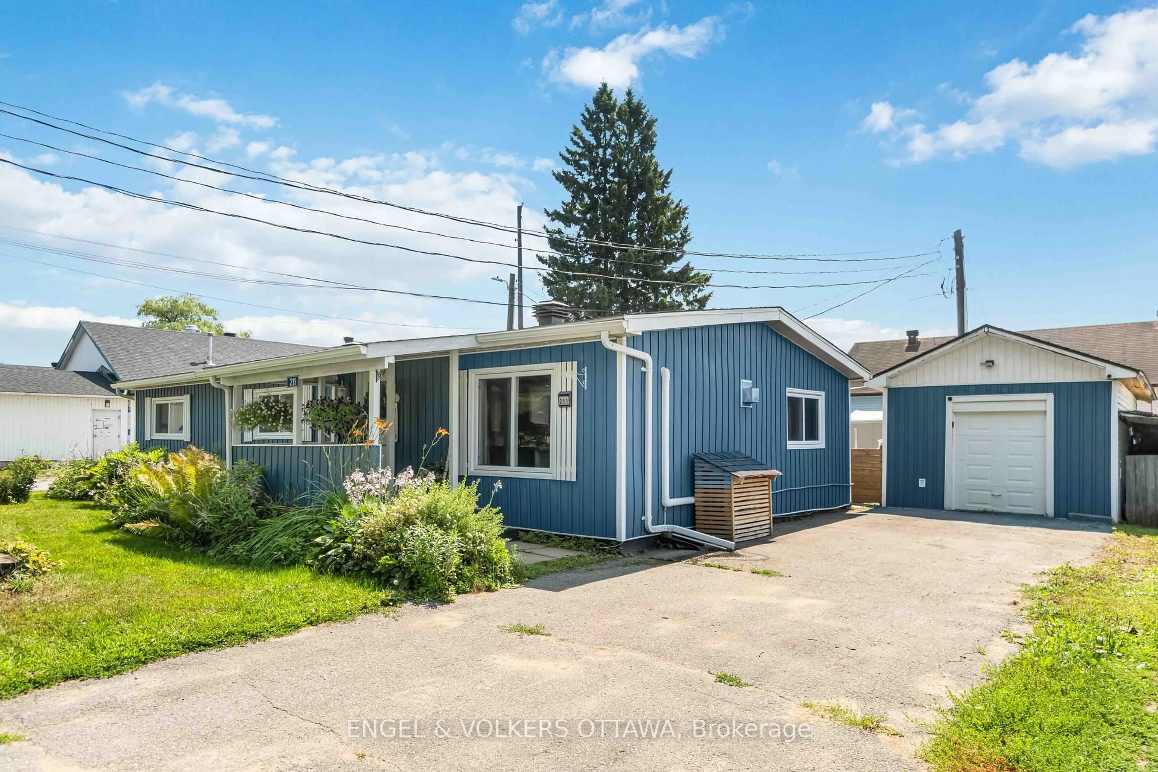 Home with vinyl exterior material, street for 8250 County Road 17 Rd #211, Clarence-Rockland Ontario K4K 1K7