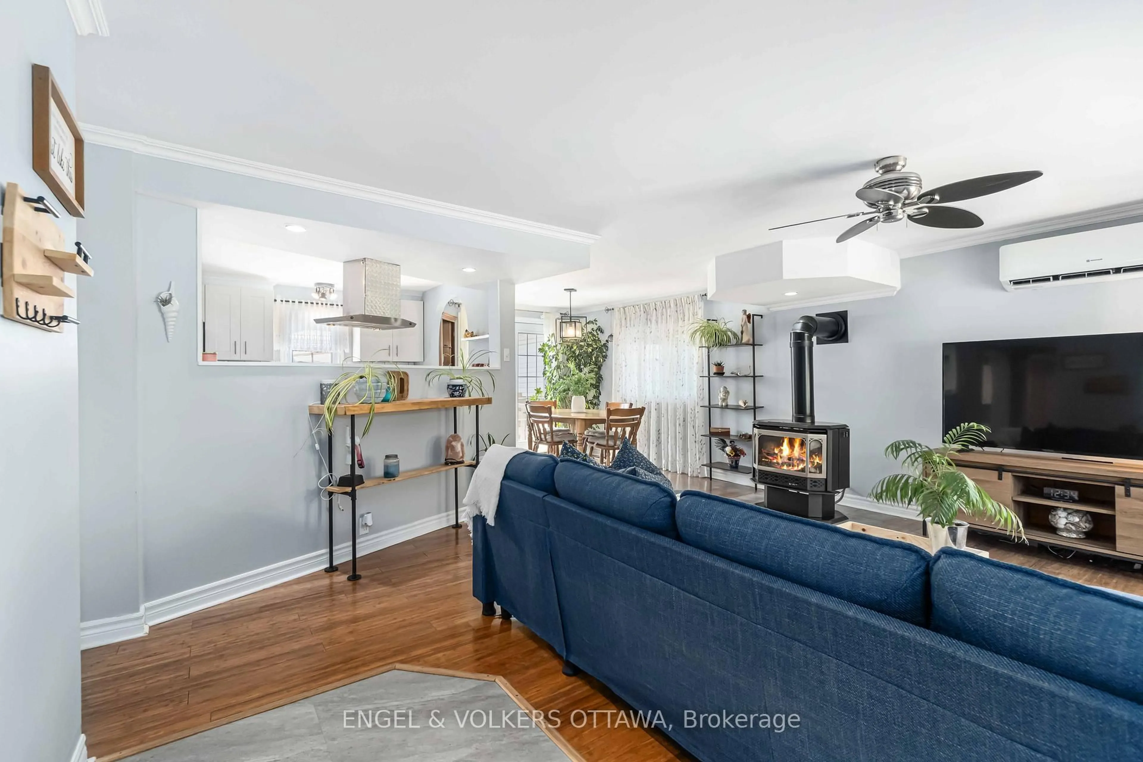 Living room with furniture, unknown for 8250 County Road 17 Rd #211, Clarence-Rockland Ontario K4K 1K7