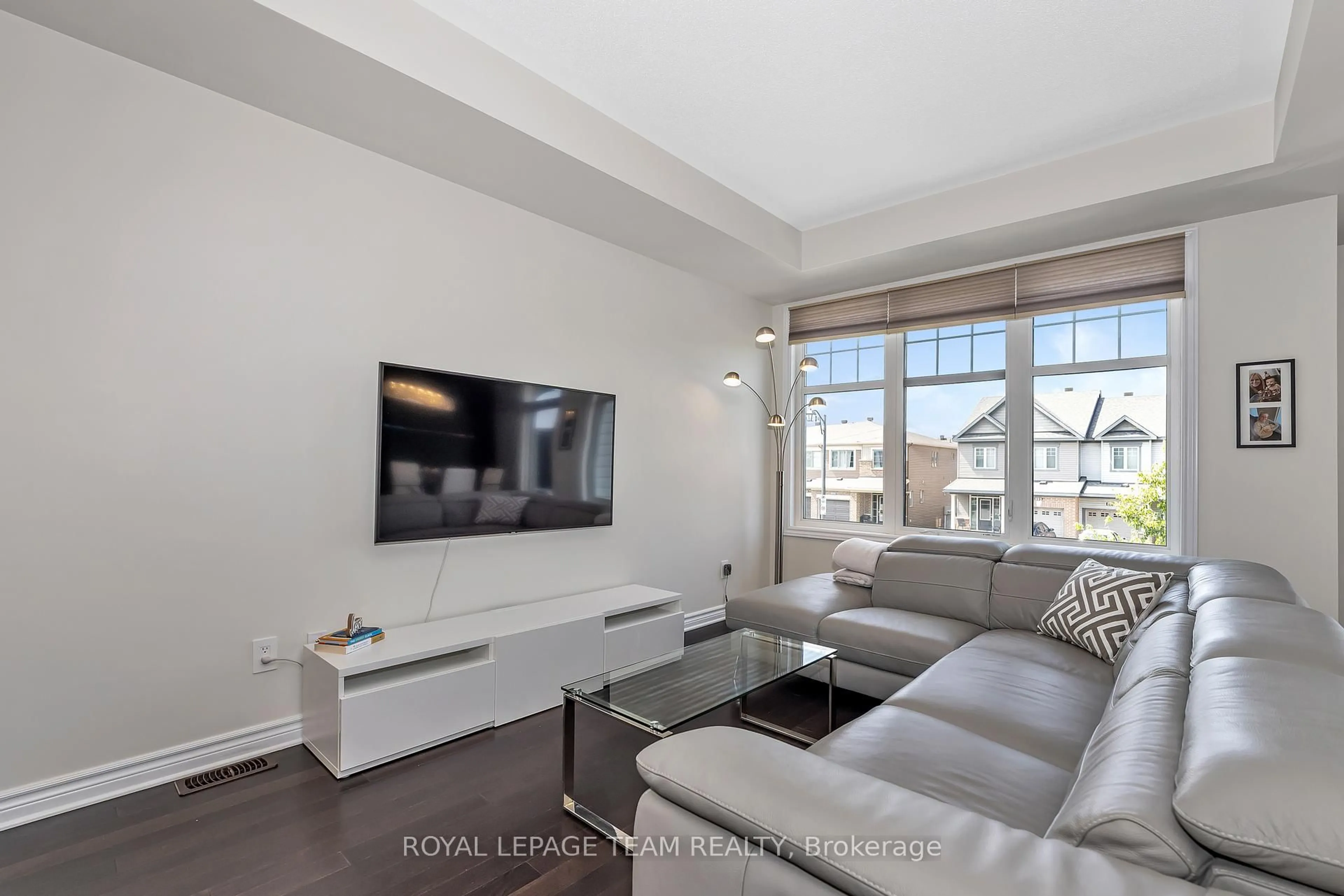 Living room with furniture, unknown for 887 Kilbirnie Dr, Ottawa Ontario K2J 6G6