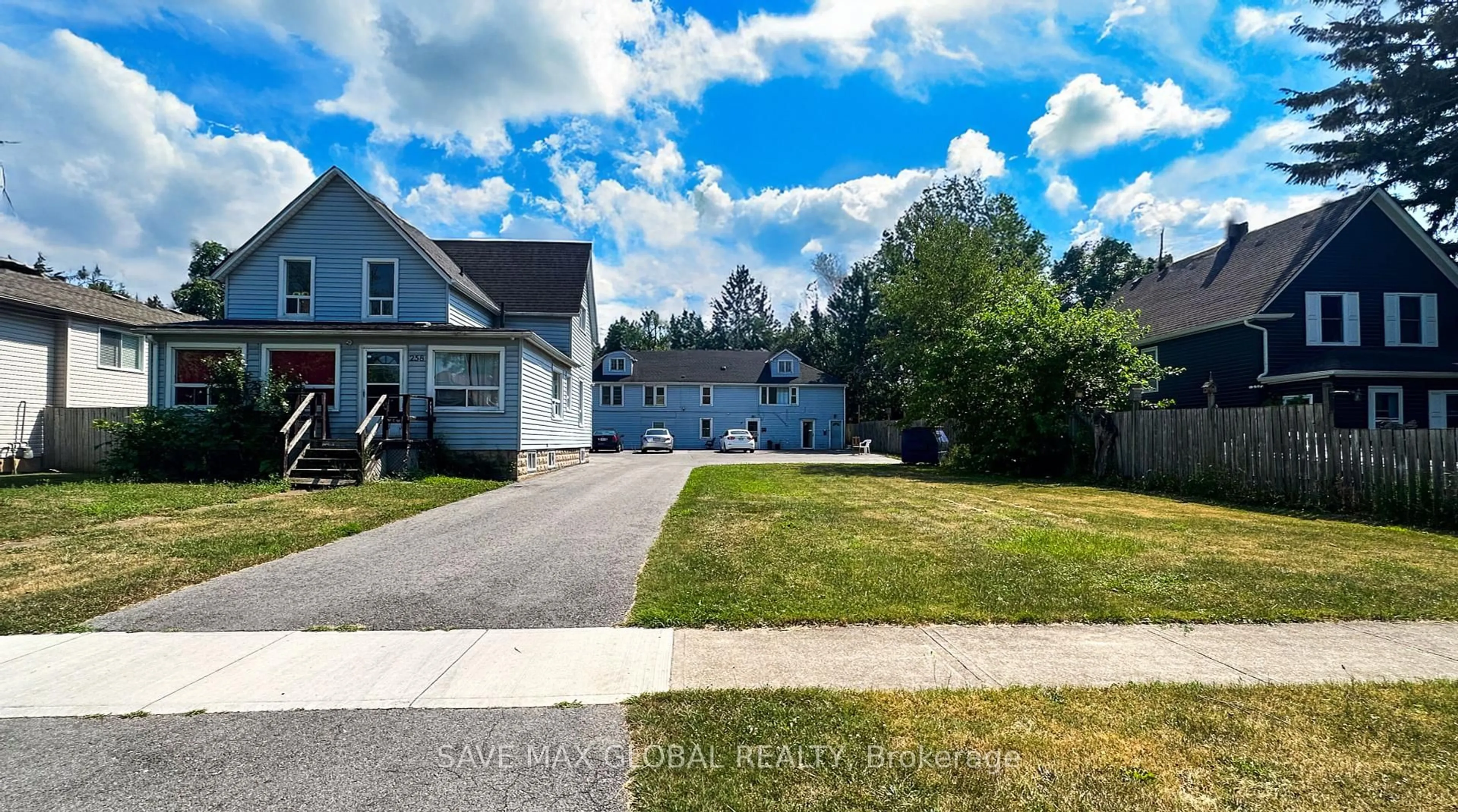 A pic from outside/outdoor area/front of a property/back of a property/a pic from drone, street for 258 Henrietta St, Fort Erie Ontario L2A 2K7