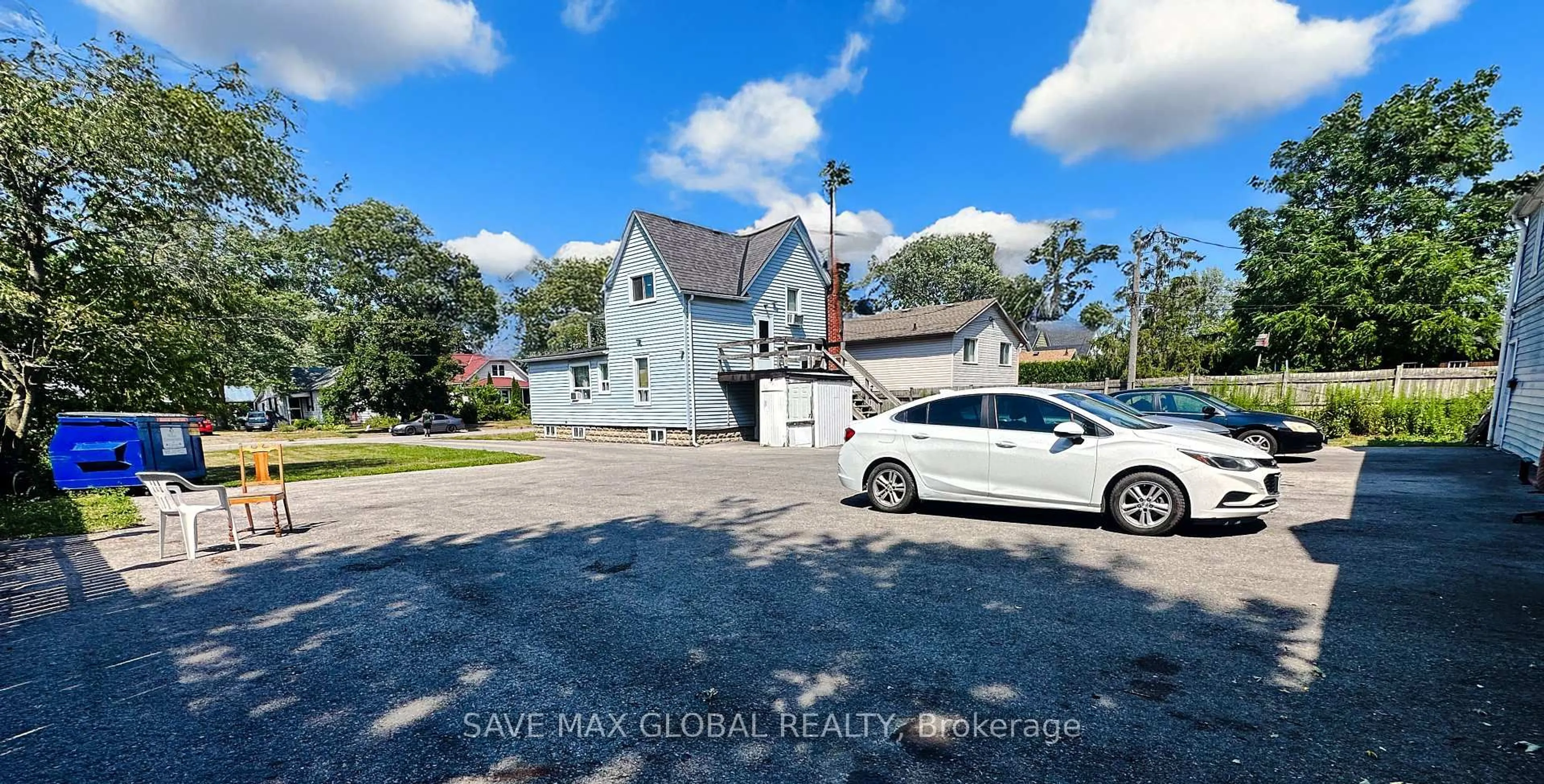 A pic from outside/outdoor area/front of a property/back of a property/a pic from drone, street for 258 Henrietta St, Fort Erie Ontario L2A 2K7