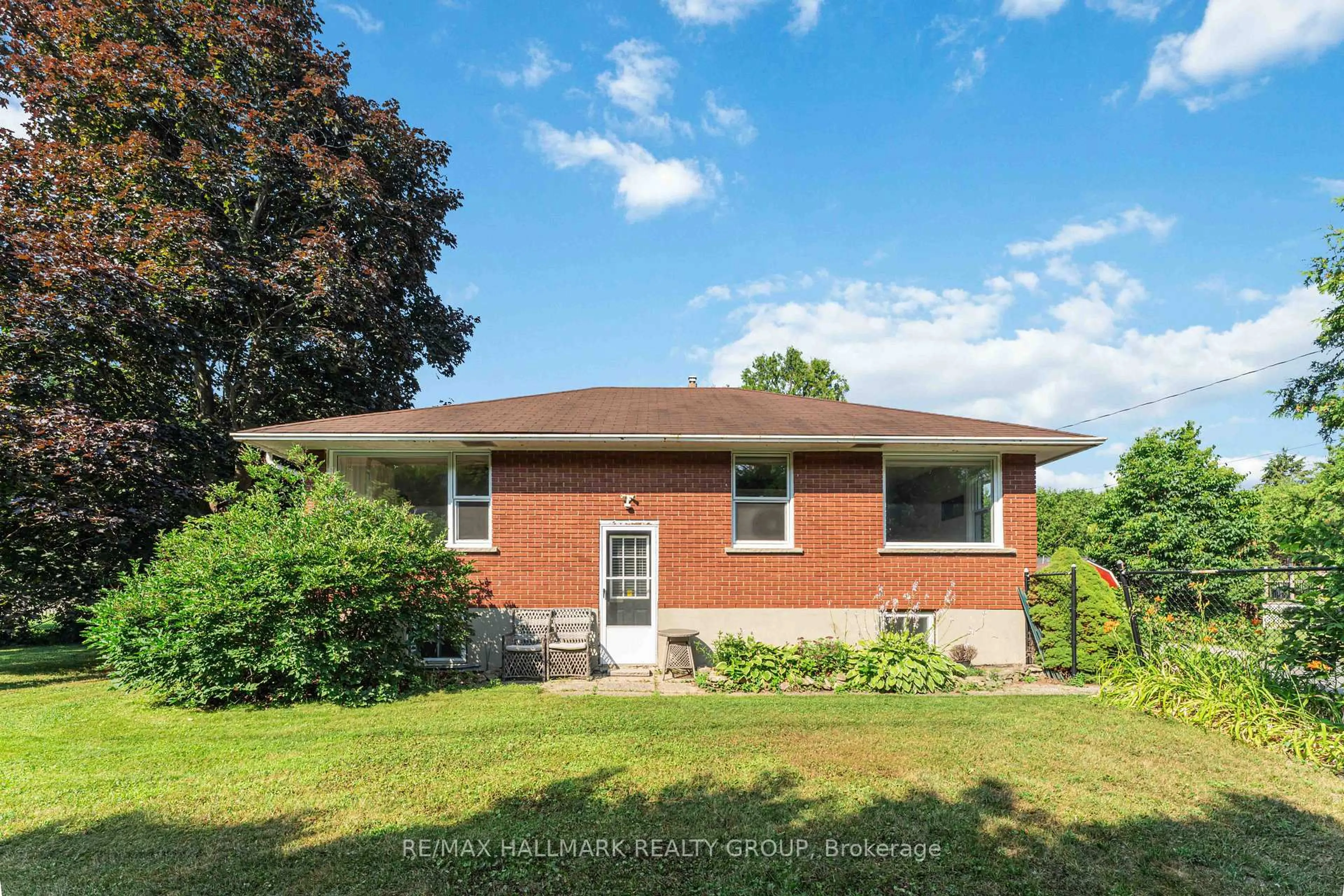 Home with brick exterior material, unknown for 1250 Stagecoach Rd, Ottawa Ontario K4P 1E2