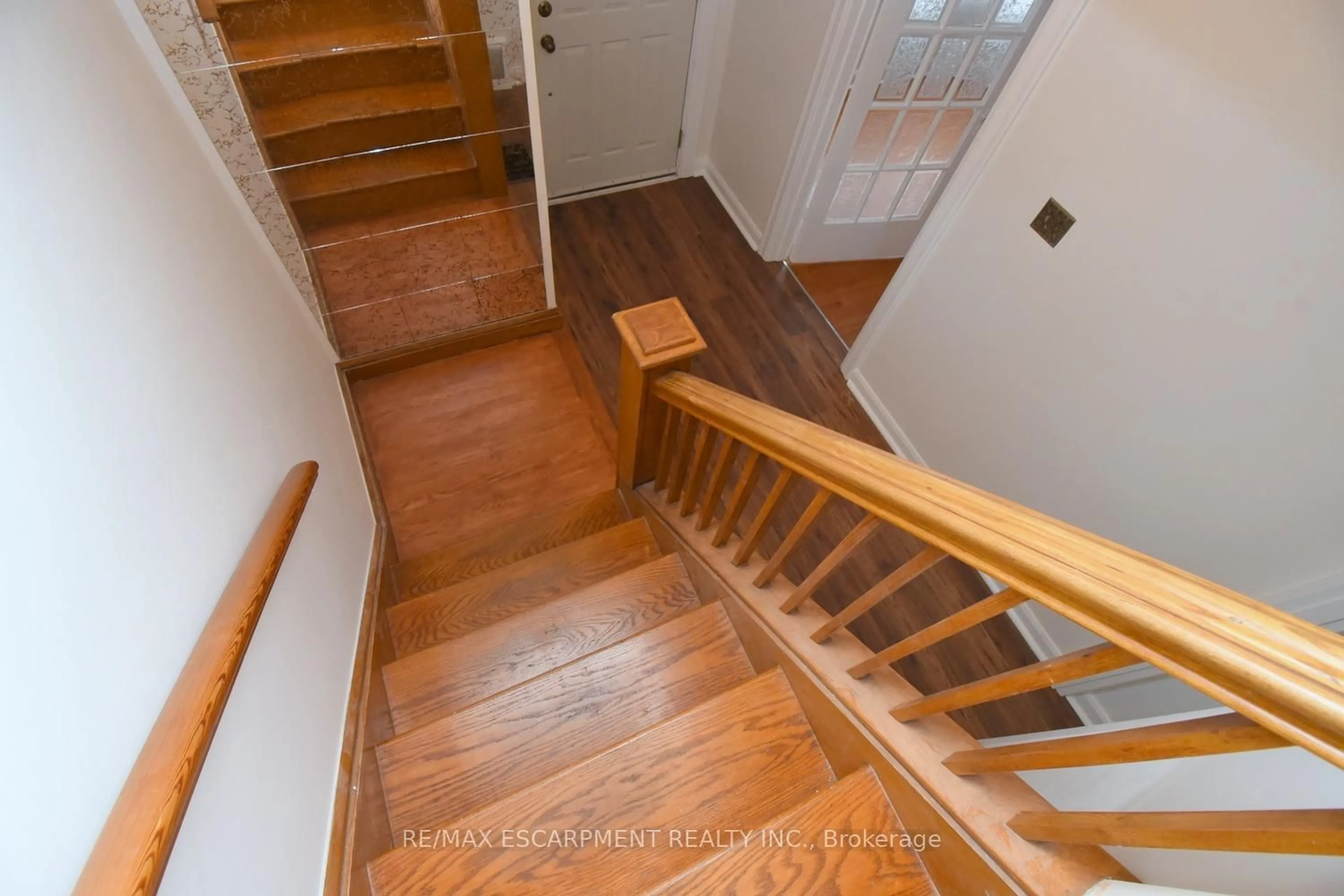 Stairs for 136 Glen Rd, Hamilton Ontario L8S 3M9