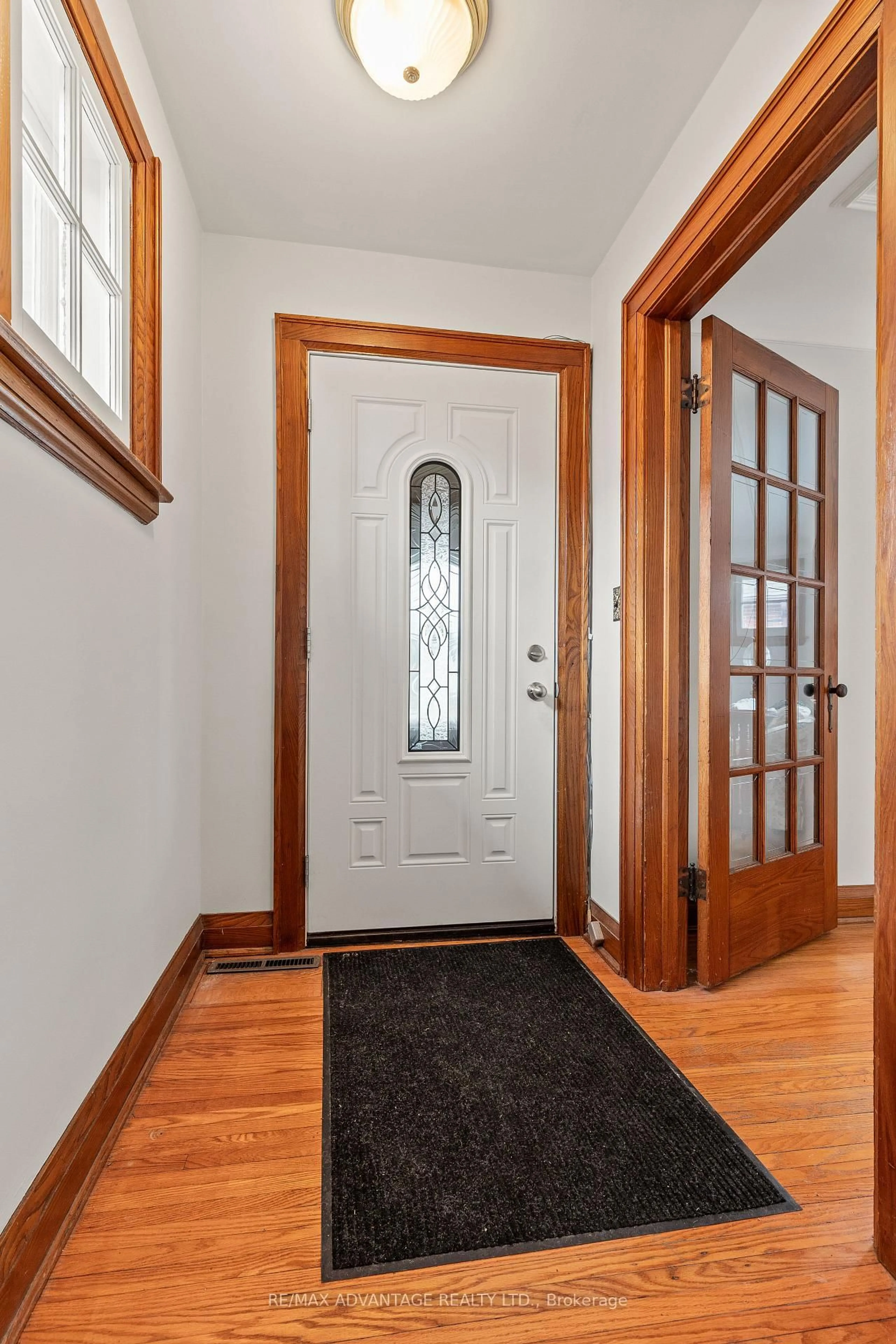 Indoor entryway for 715 Whetter Ave, London South Ontario N6C 2H1
