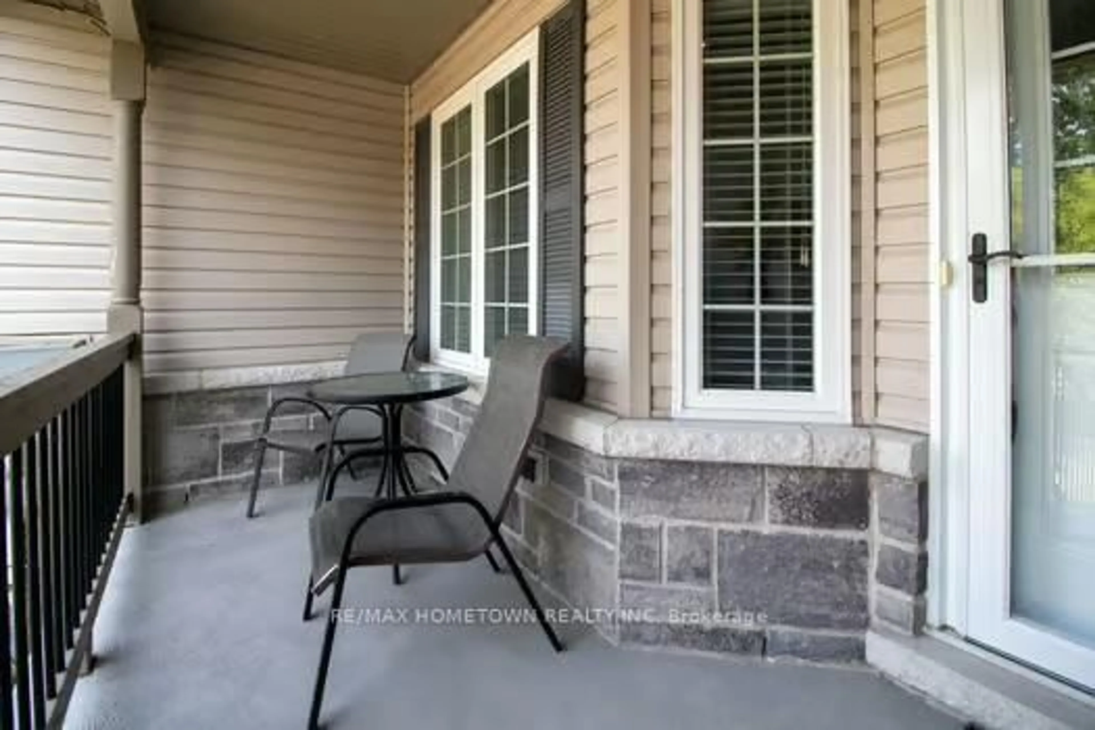 Patio, street for 11B Centre St, Brockville Ontario K6V 5S6