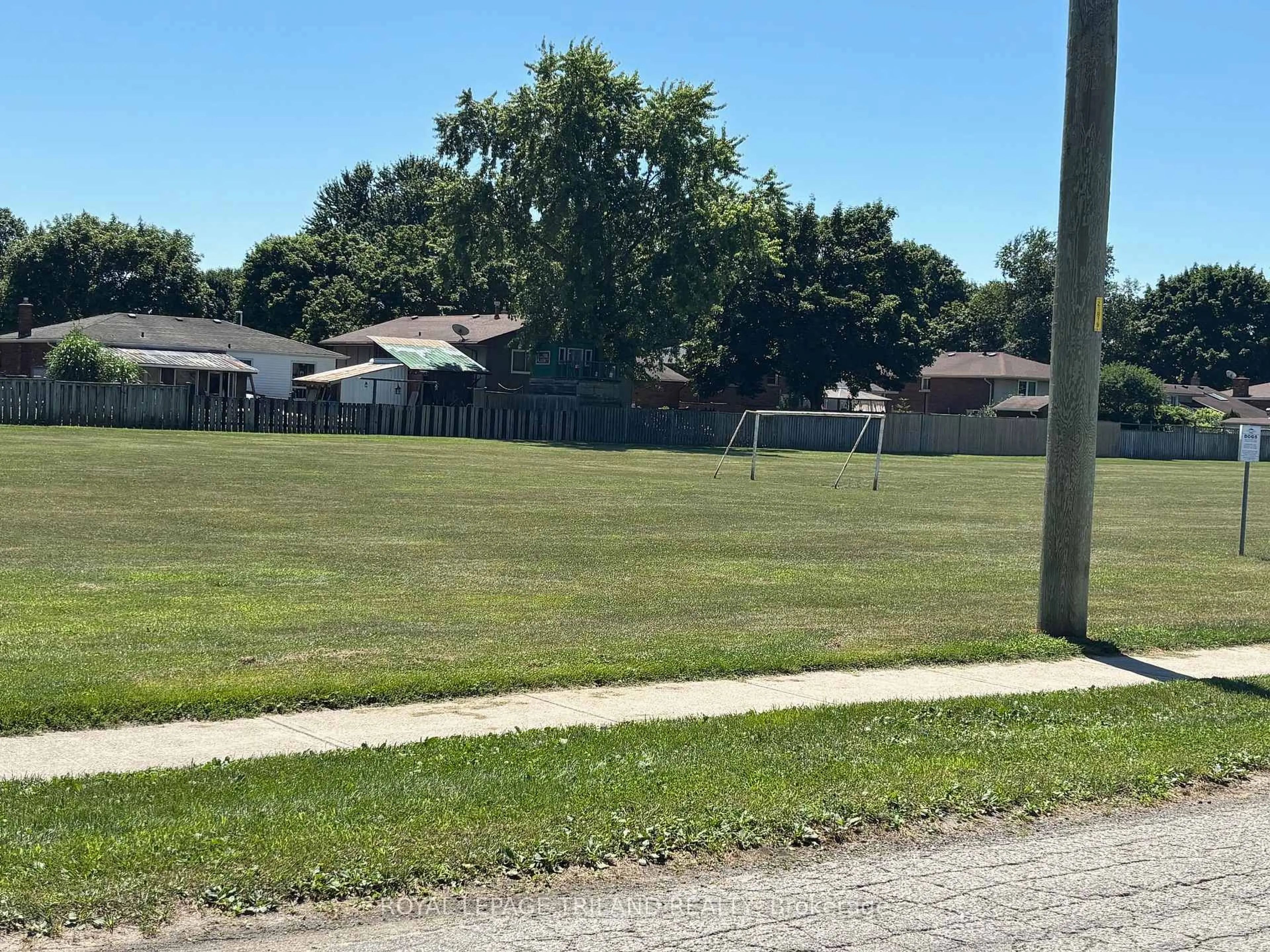 Unknown for 481 Maple St, Strathroy-Caradoc Ontario N7G 3M9