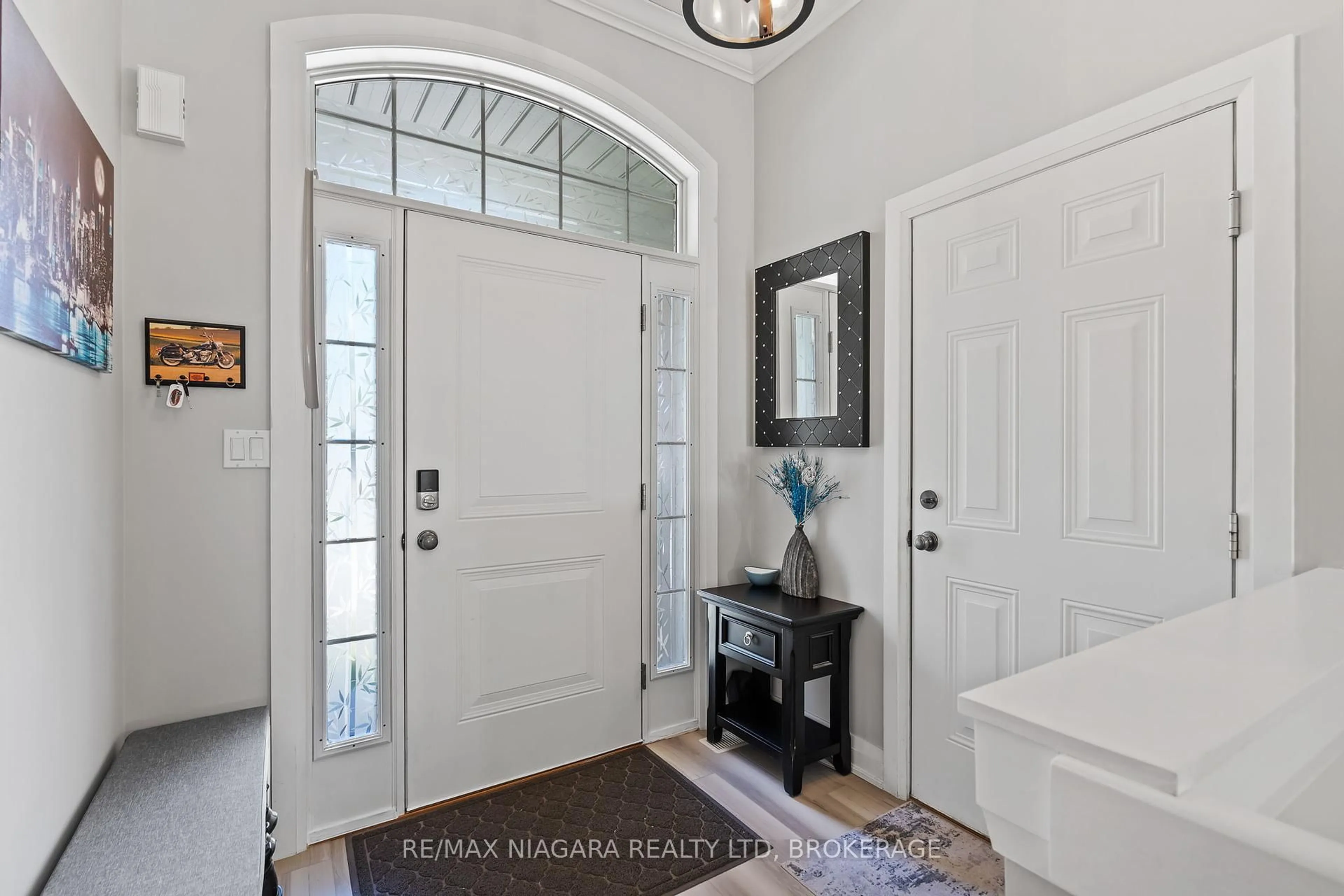 Indoor entryway for 7 GIBSON Pl #35, St. Catharines Ontario L2R 4H7