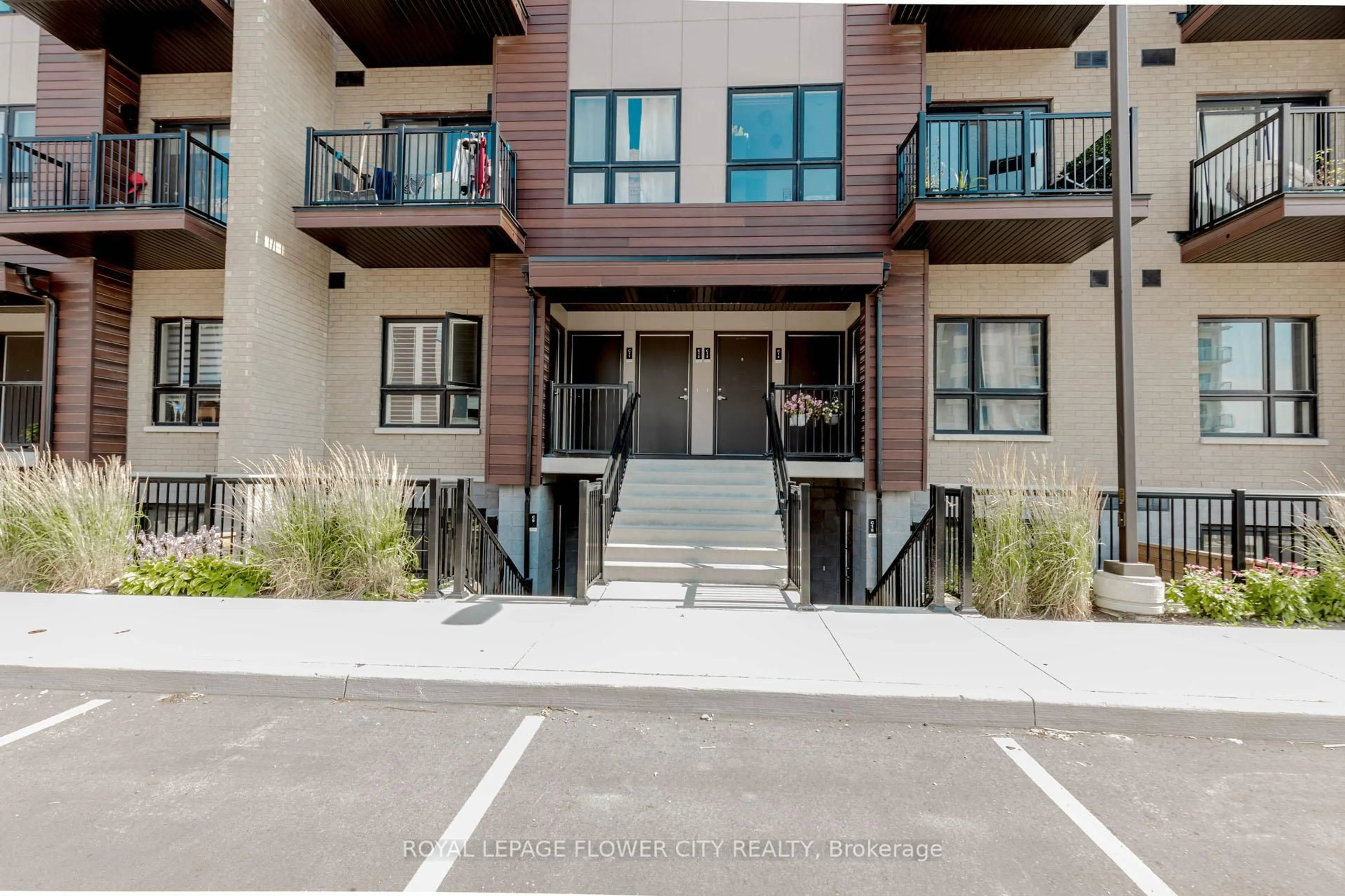Unknown for 10 Palace St #C13, Kitchener Ontario N2E 0J3