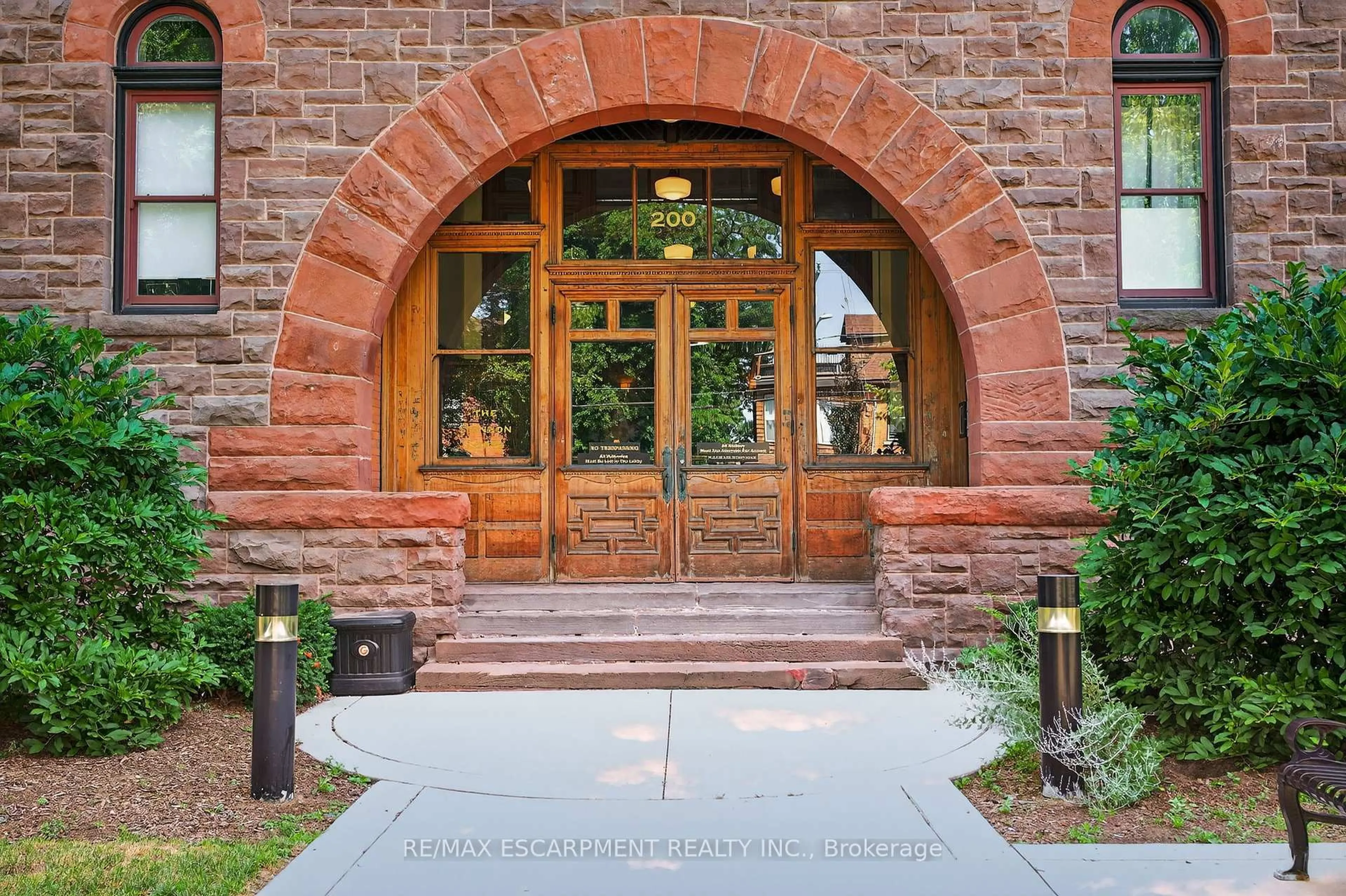 Indoor entryway for 200 STINSON St #PH8, Hamilton Ontario L8N 4J5