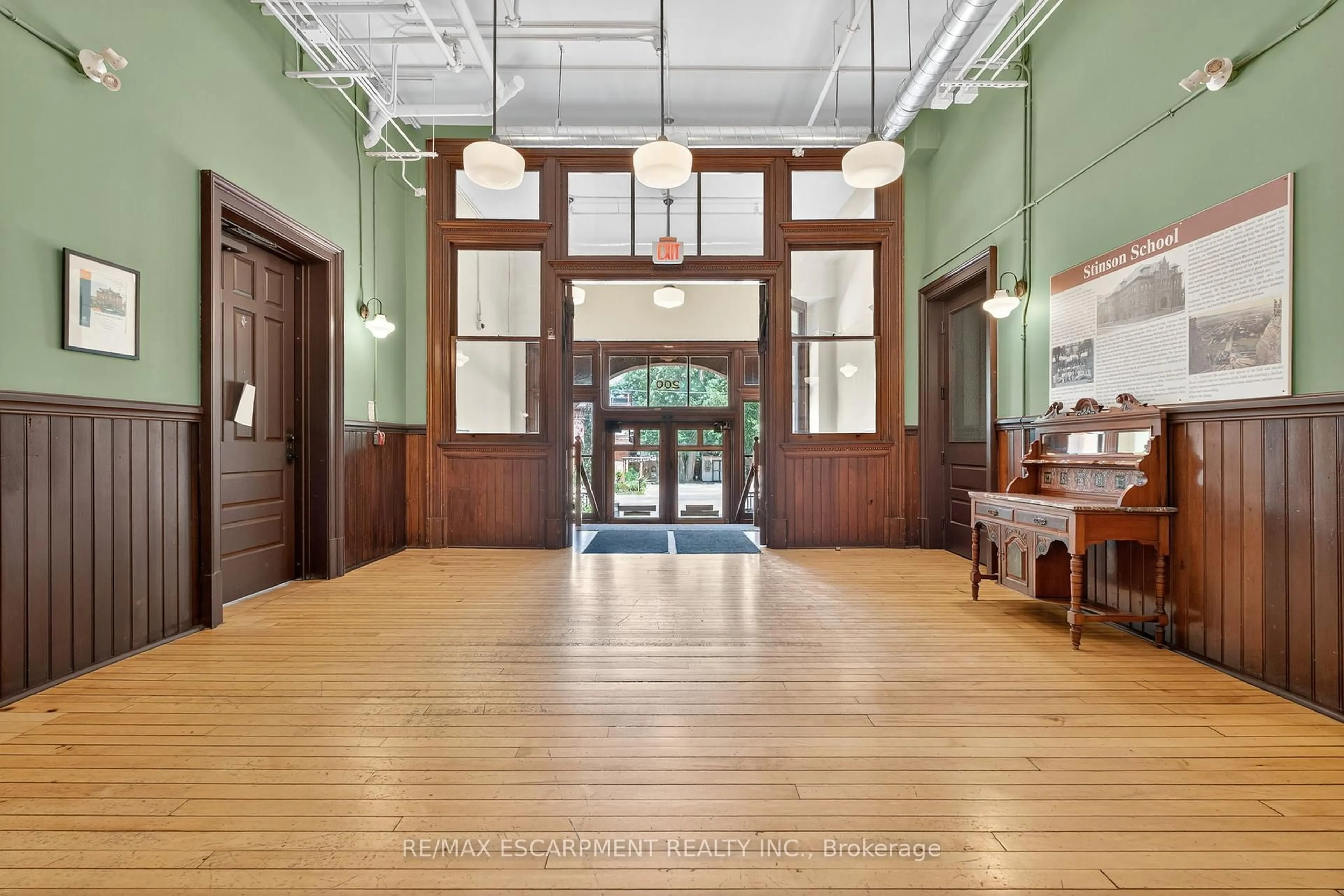 Indoor foyer for 200 STINSON St #PH8, Hamilton Ontario L8N 4J5