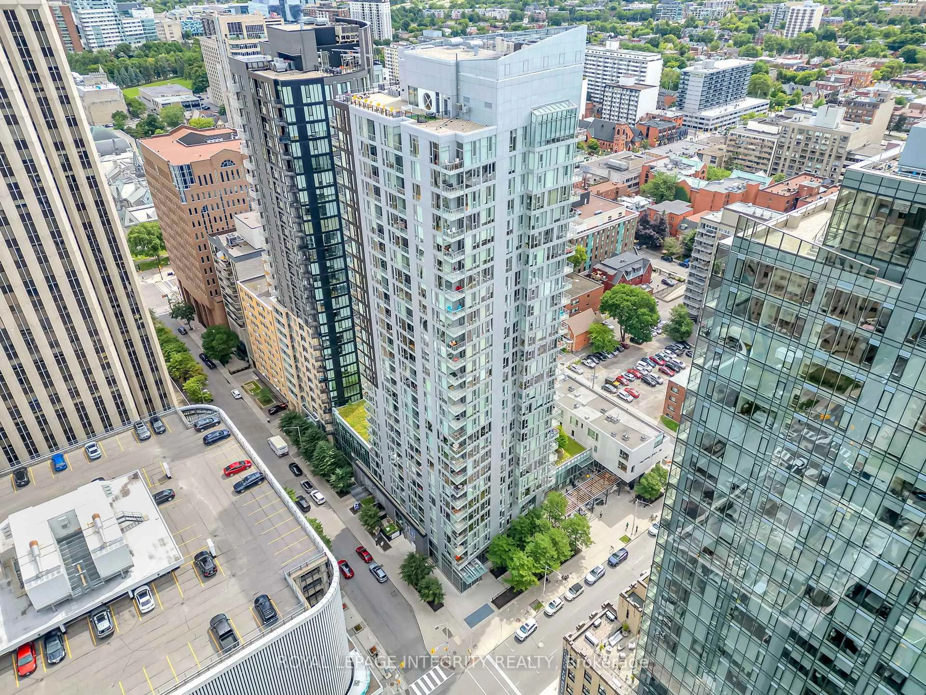 A pic from outside/outdoor area/front of a property/back of a property/a pic from drone, city buildings view from balcony for 179 Metcalfe St #1808, Ottawa Ontario K2P 1P7