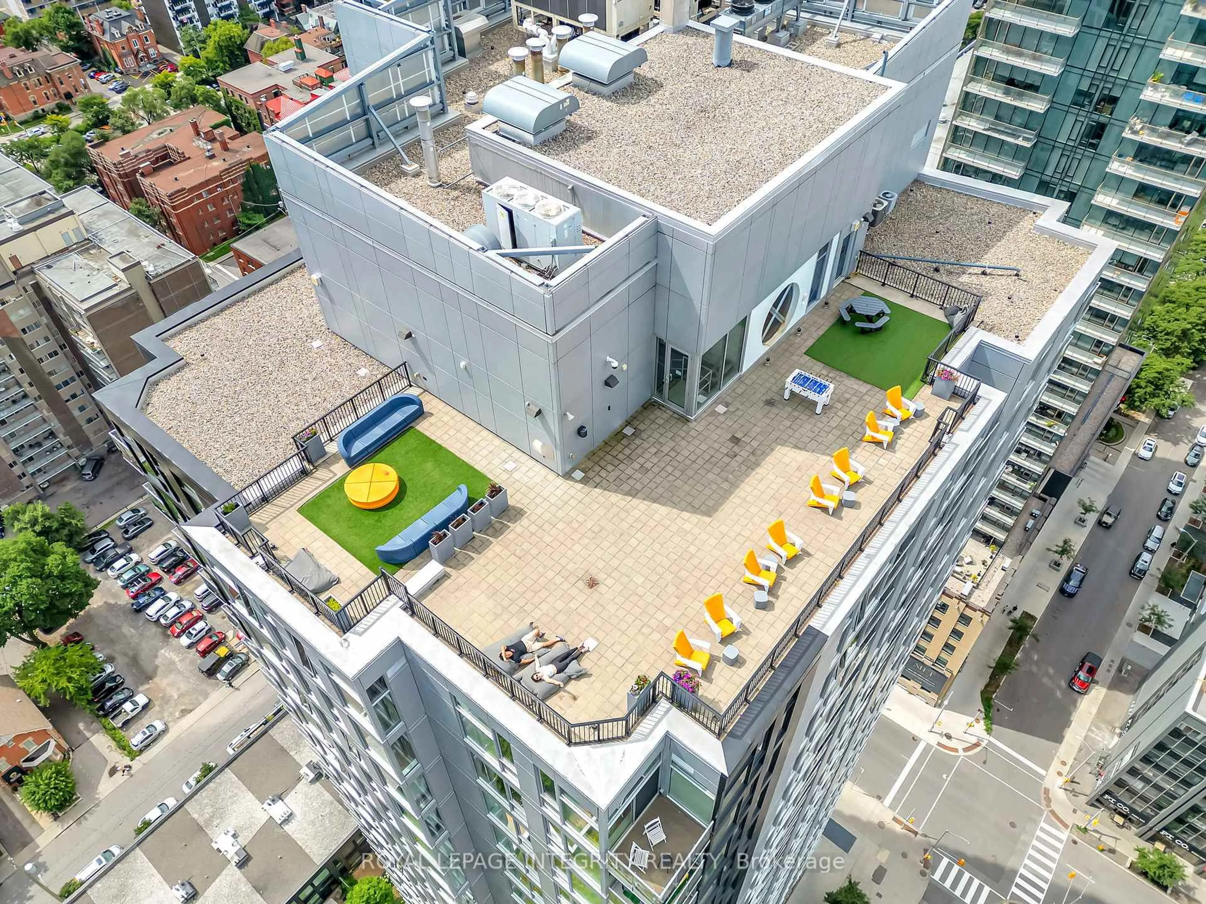 A pic from outside/outdoor area/front of a property/back of a property/a pic from drone, city buildings view from balcony for 179 Metcalfe St #1808, Ottawa Ontario K2P 1P7