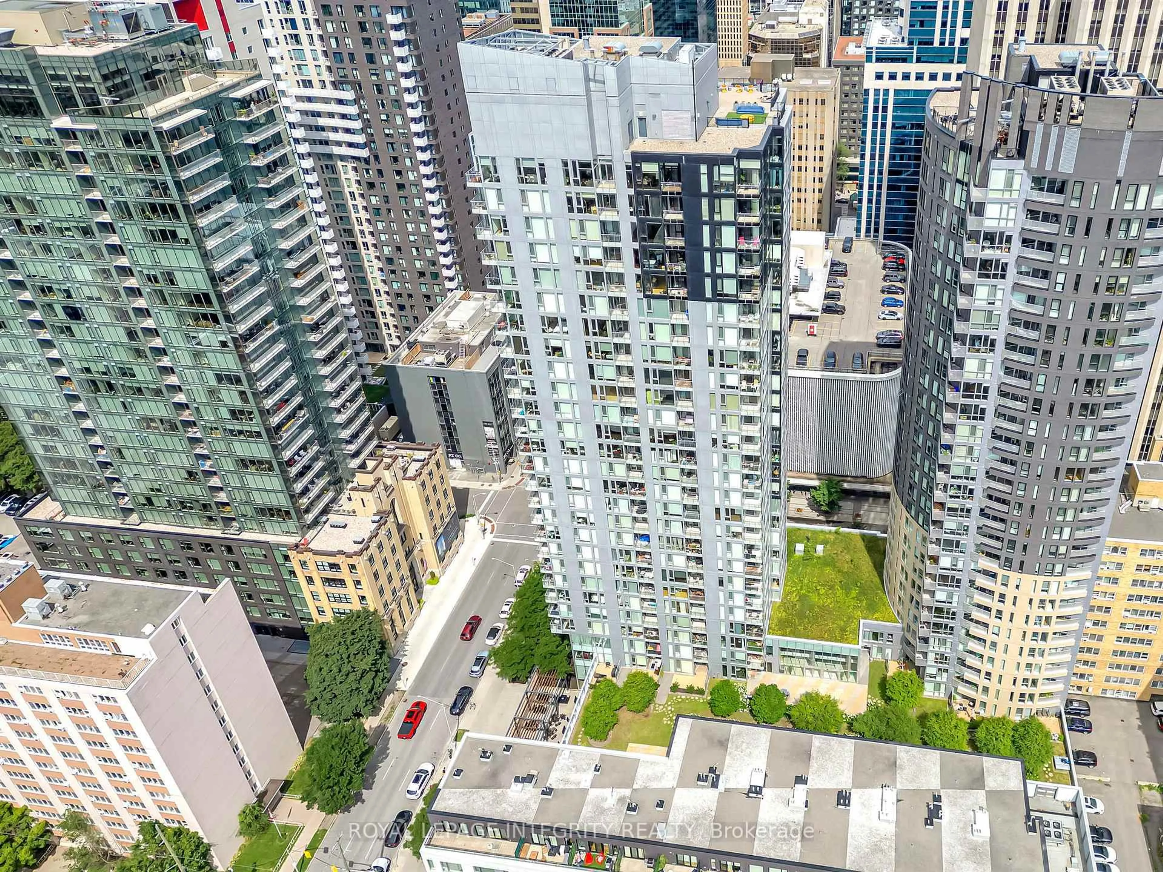 A pic from outside/outdoor area/front of a property/back of a property/a pic from drone, city buildings view from balcony for 179 Metcalfe St #1808, Ottawa Ontario K2P 1P7