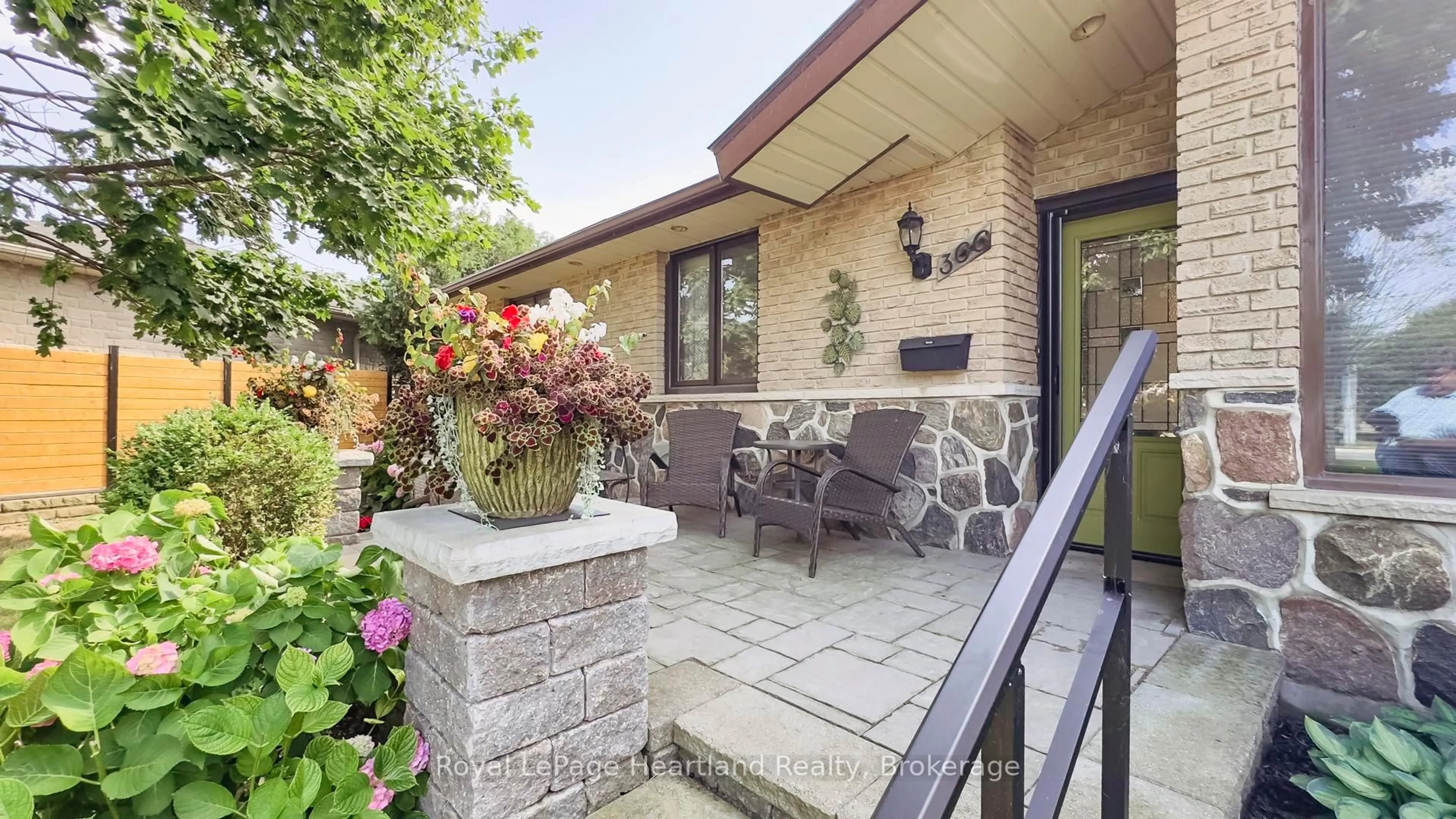 Patio, street for 366 Suncoast Dr, Goderich Ontario N7A 4B8
