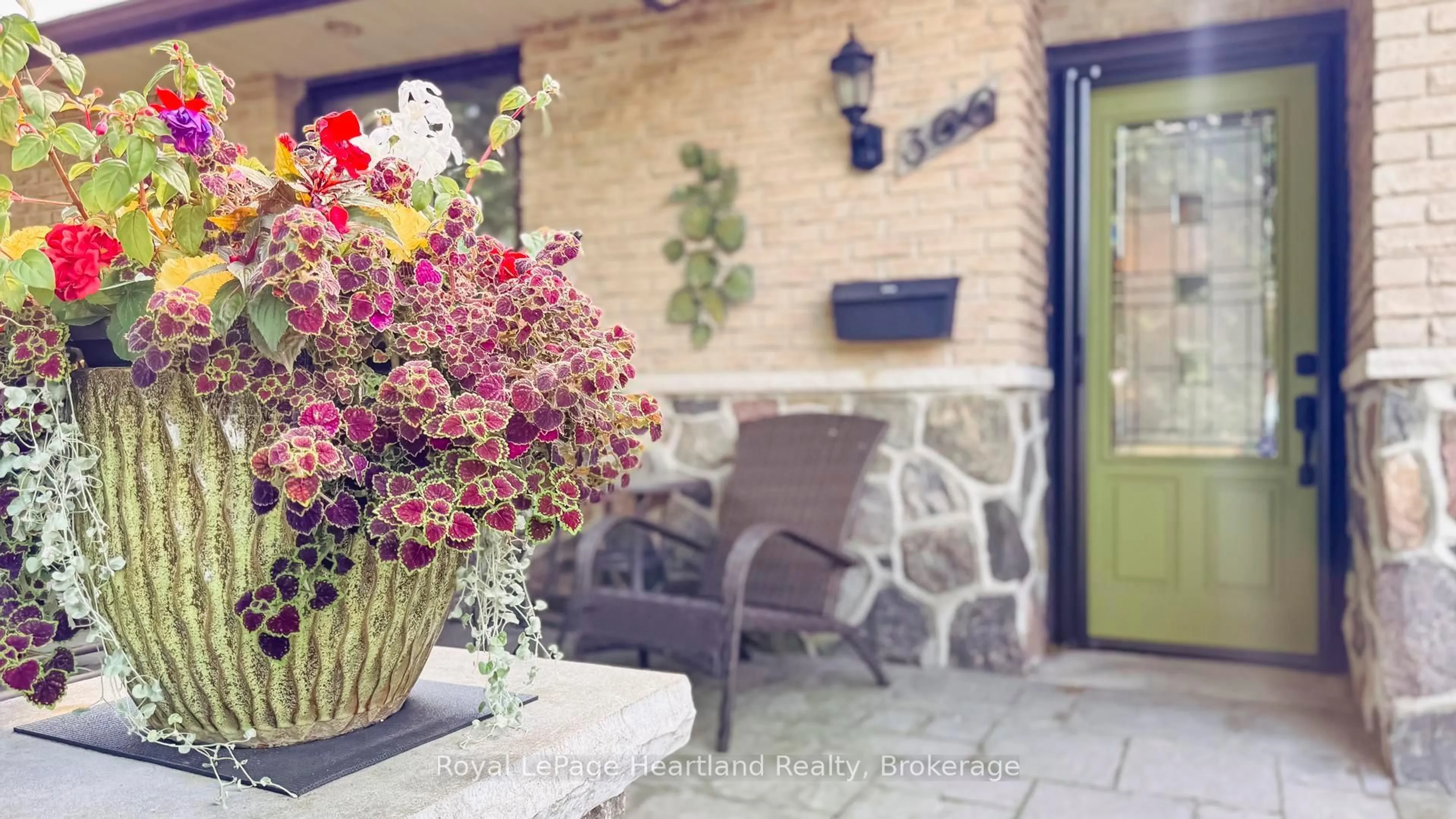 Patio, street for 366 Suncoast Dr, Goderich Ontario N7A 4B8